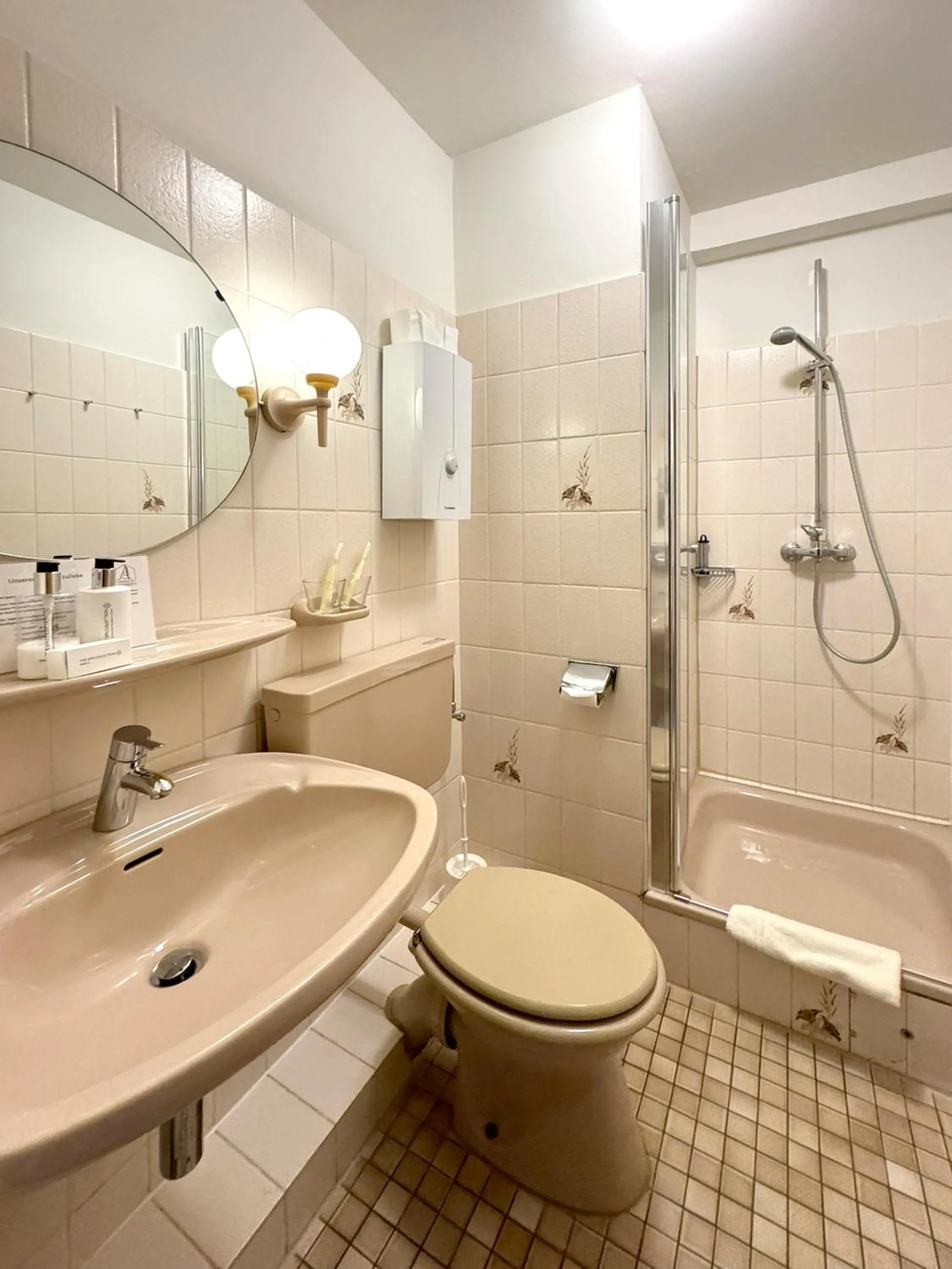 Bathroom in Haus Roseneck mit gratis Zugang zur Jod-Sole-Therme
