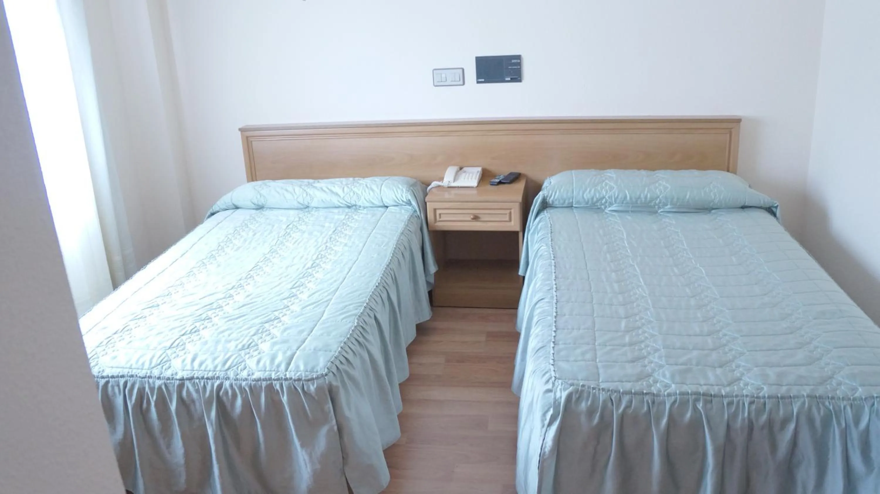 Photo of the whole room, Bed in Hotel Larry