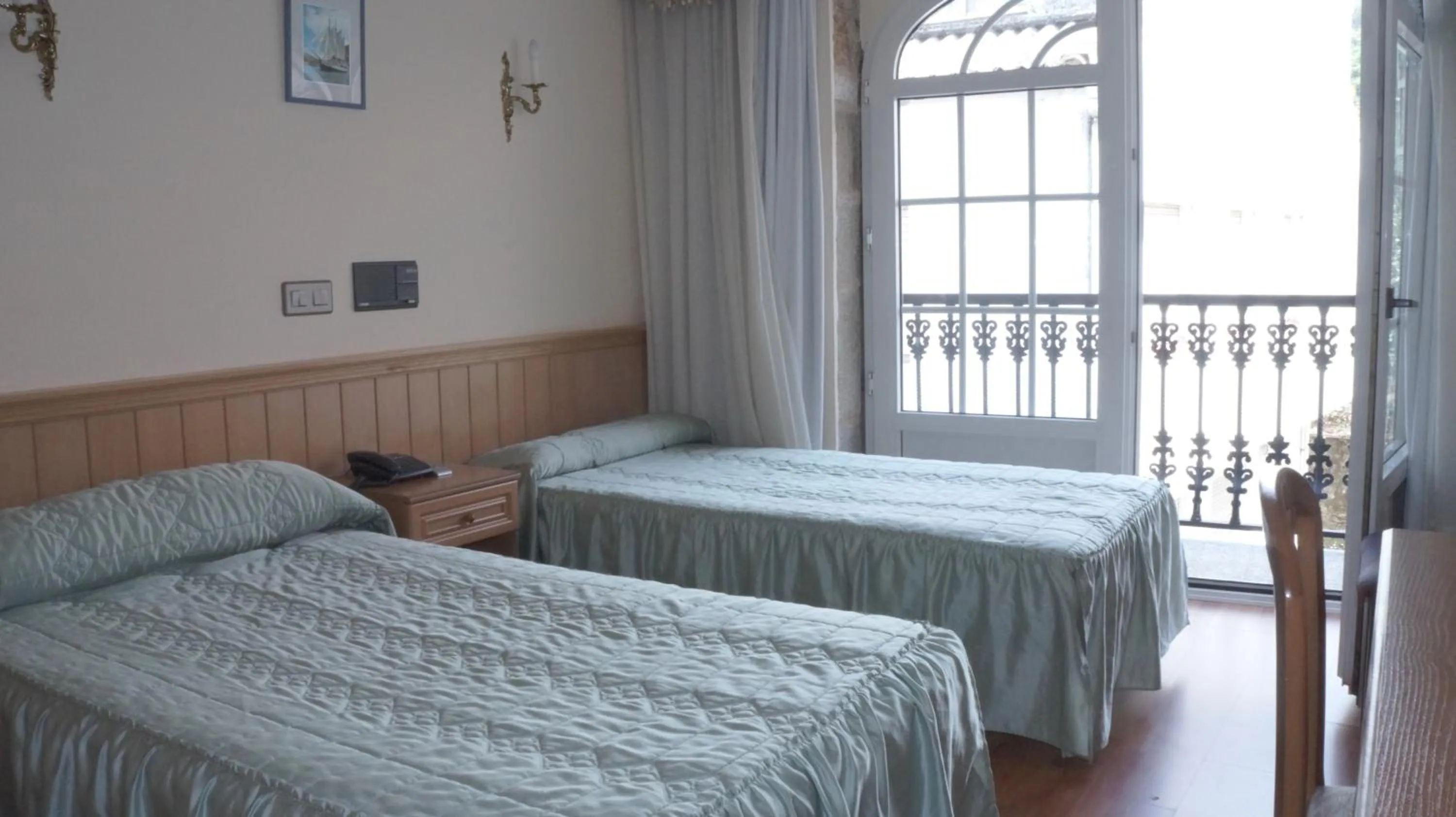 Photo of the whole room, Bed in Hotel Larry