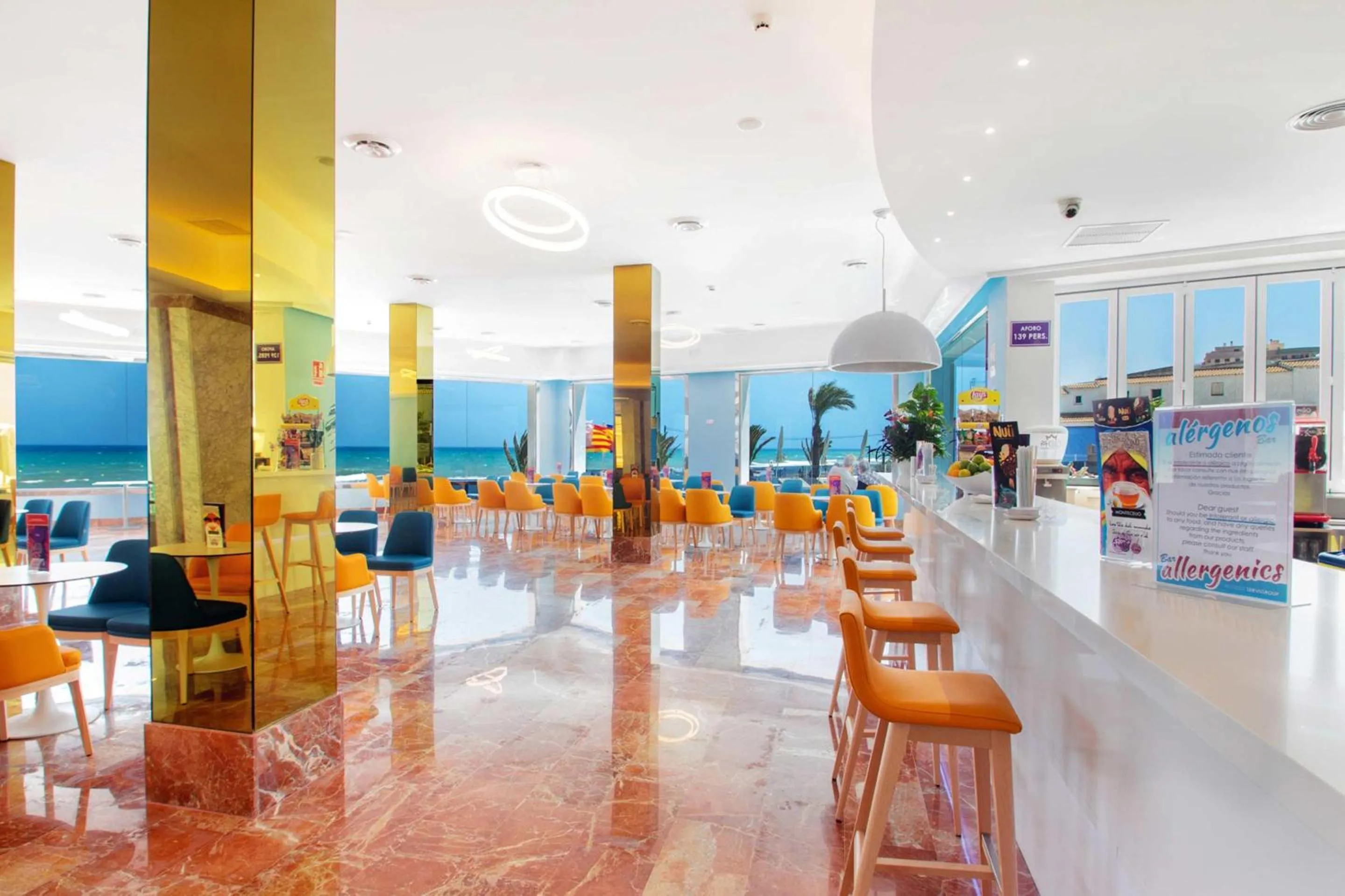 Lounge or bar in Hotel Servigroup Koral Beach 4 Sup