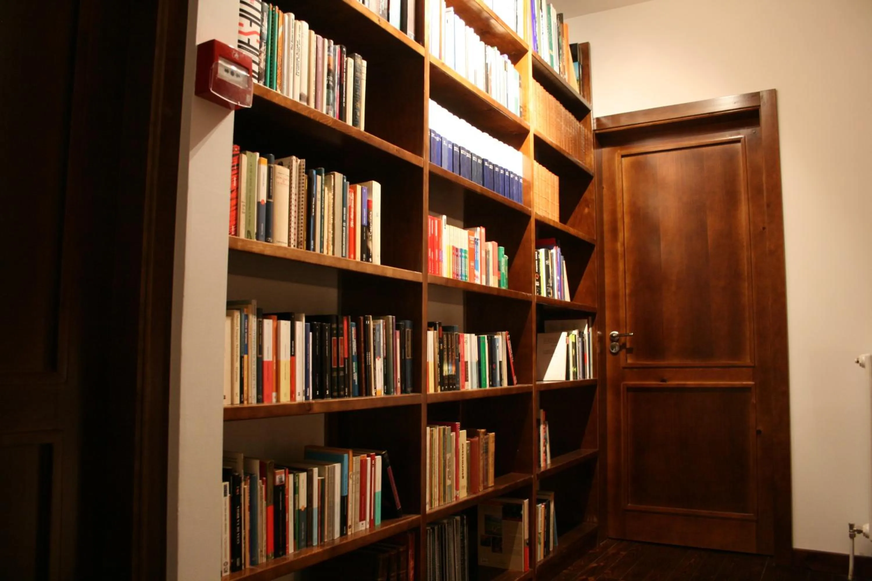 Library in Posada Real La Almazuela
