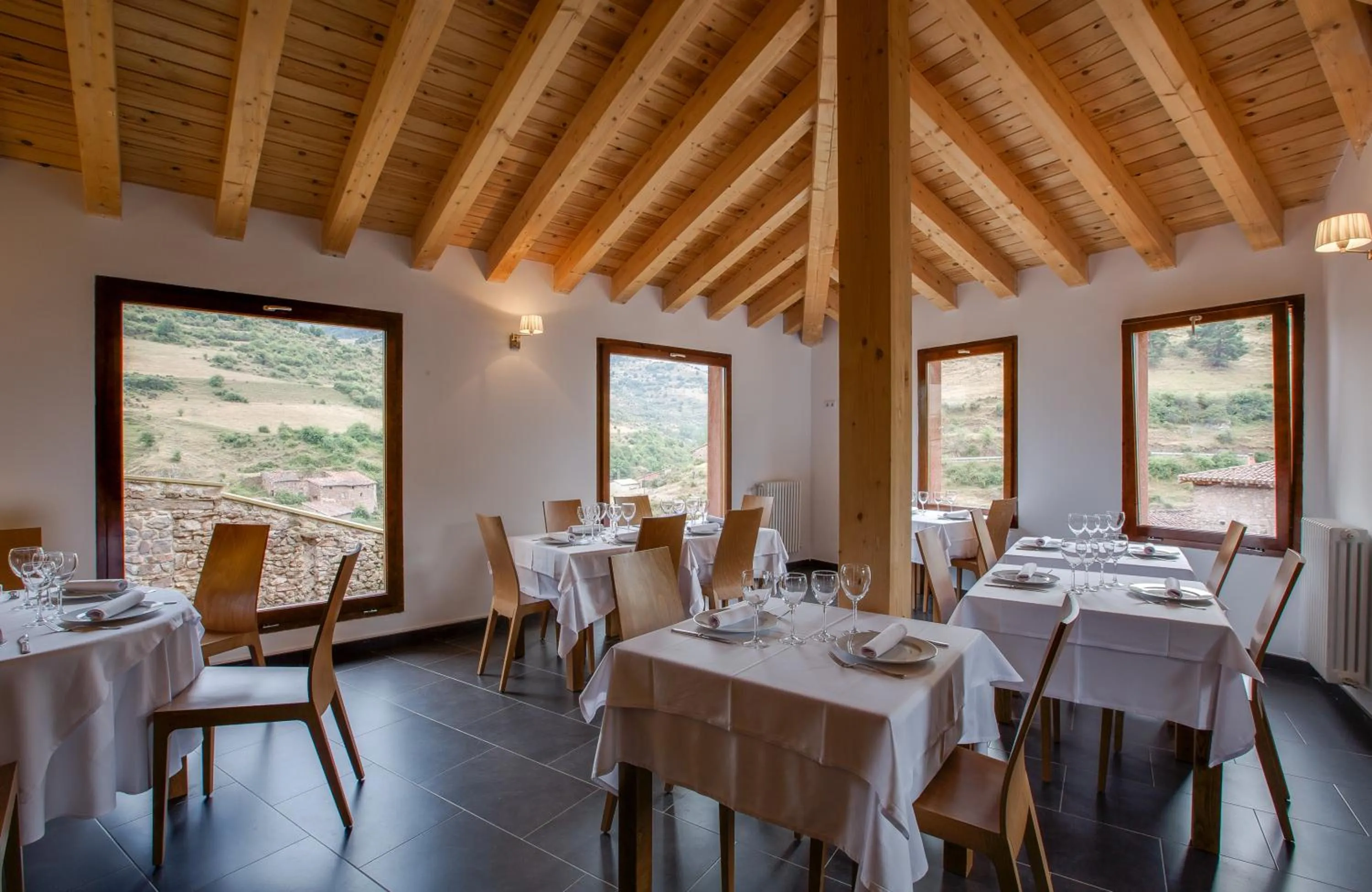 Restaurant/places to eat in Posada Real La Almazuela