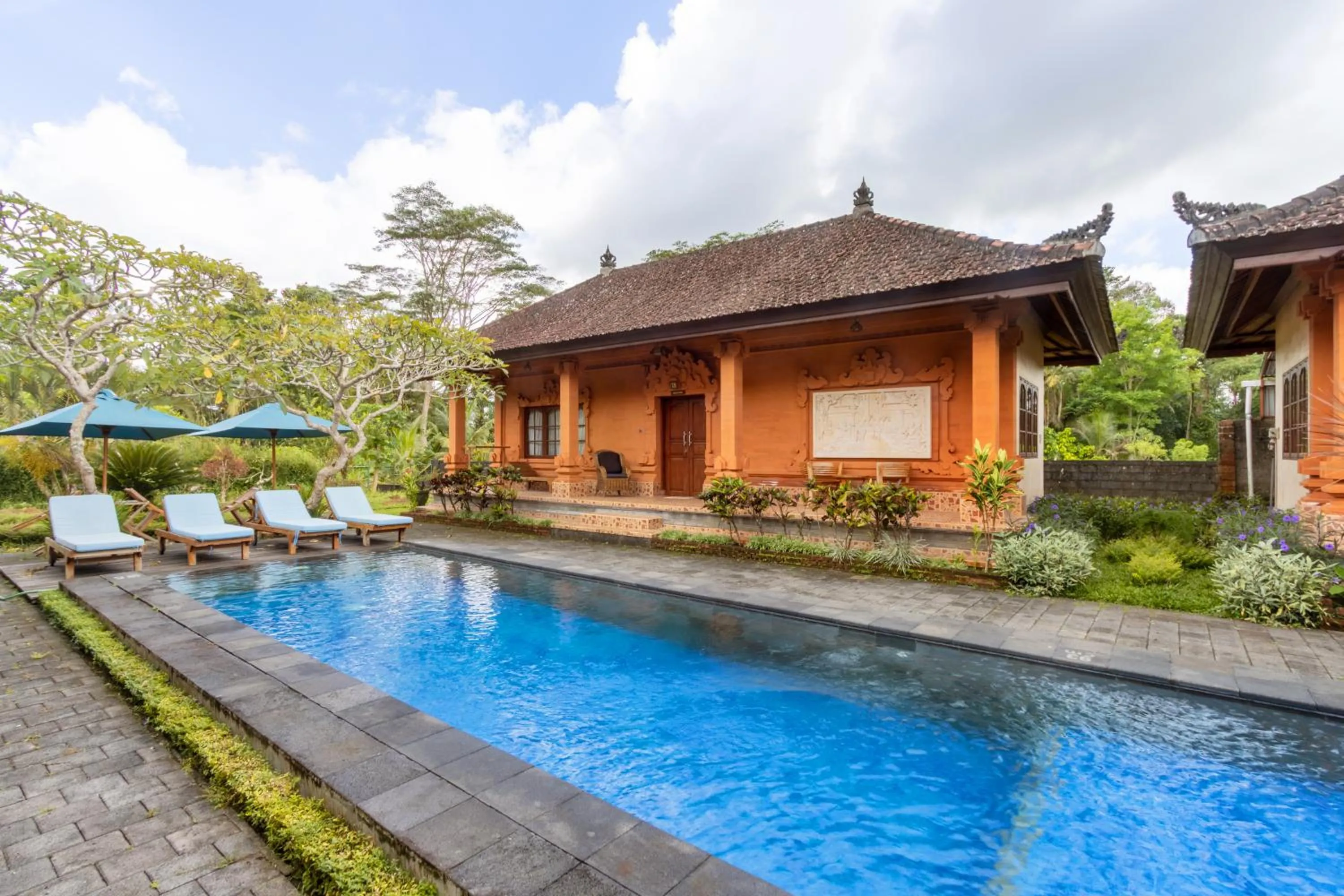 Swimming pool in Bon Nyuh Bungalows