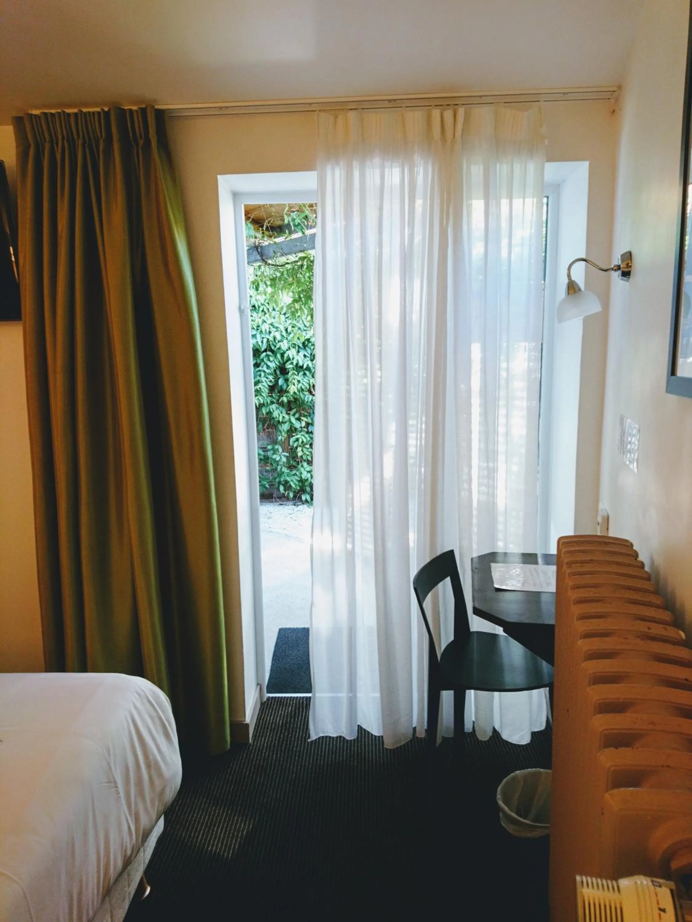 Photo of the whole room, Bed in Accostage Hôtel Plage de la Concurrence