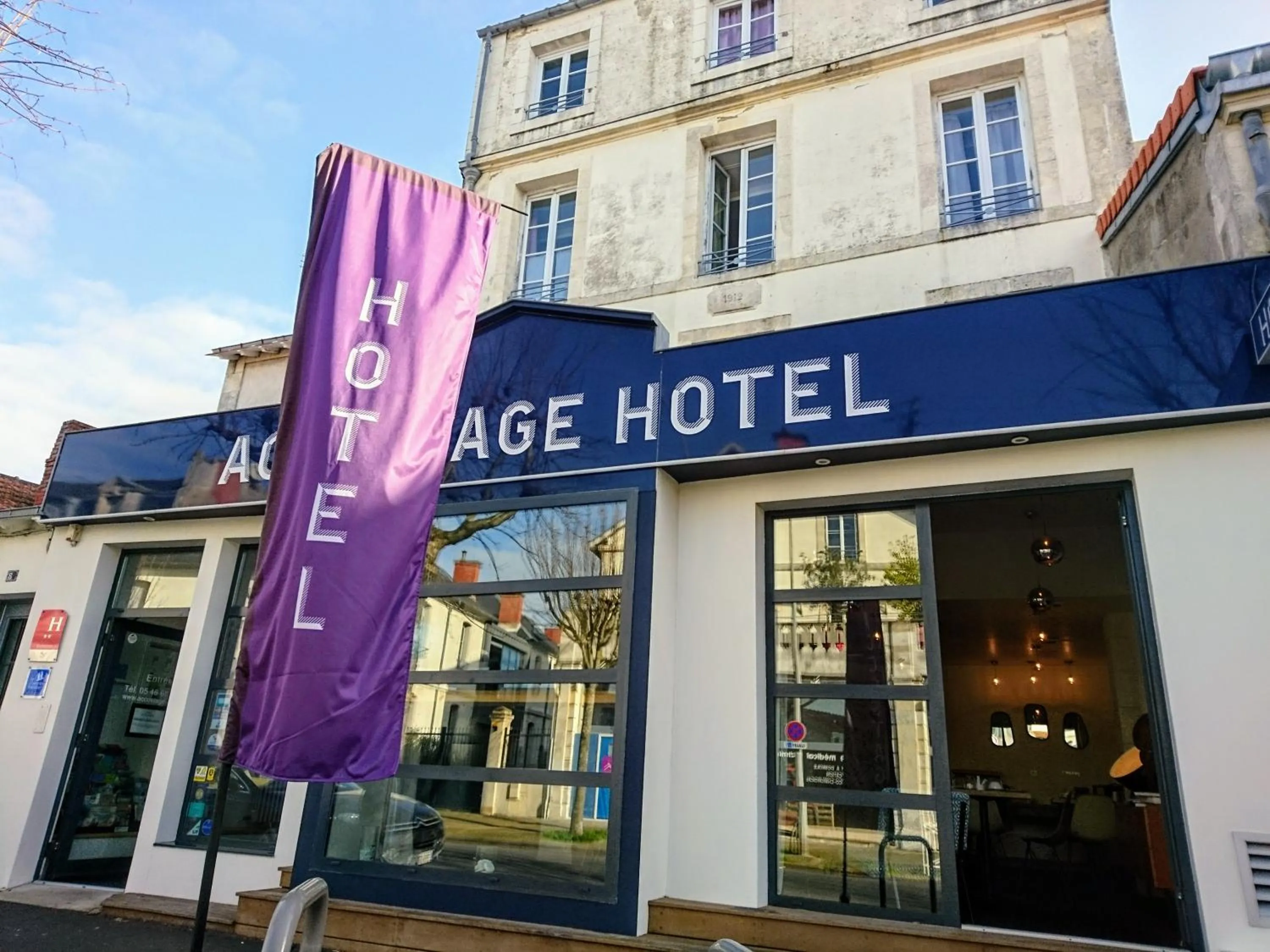 Facade/entrance in Accostage Hôtel Plage de la Concurrence