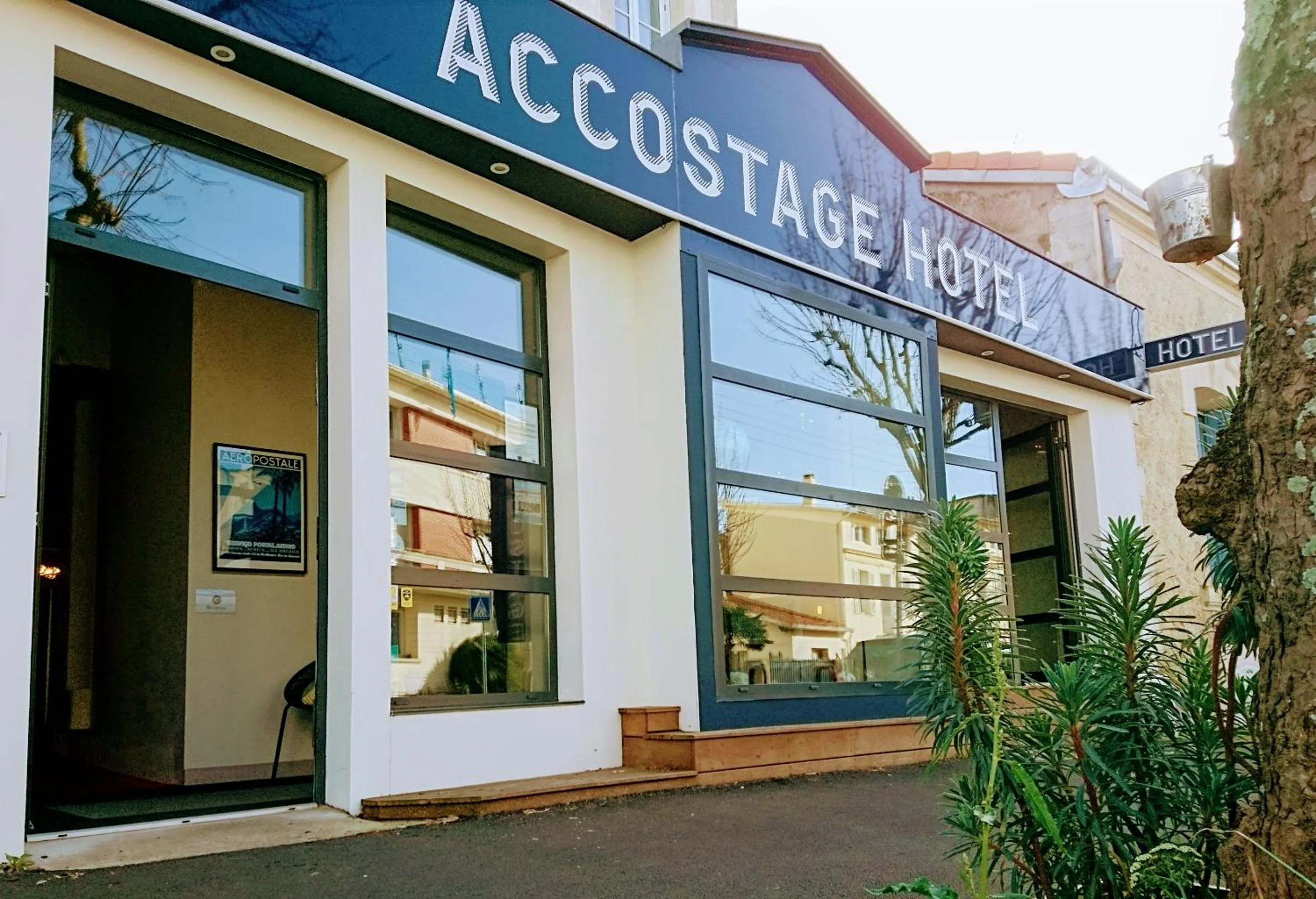 Facade/entrance in Accostage Hôtel Plage de la Concurrence