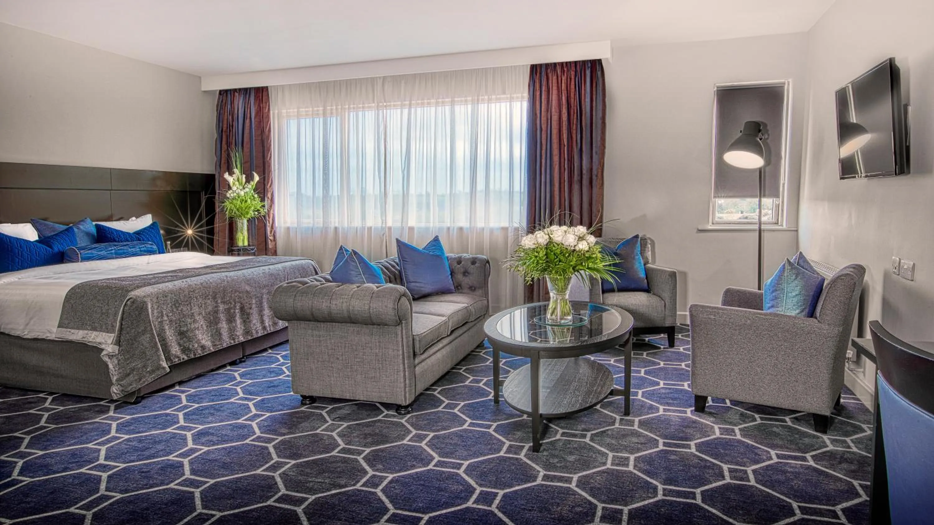 Bedroom, Bed in Athlone Springs Hotel