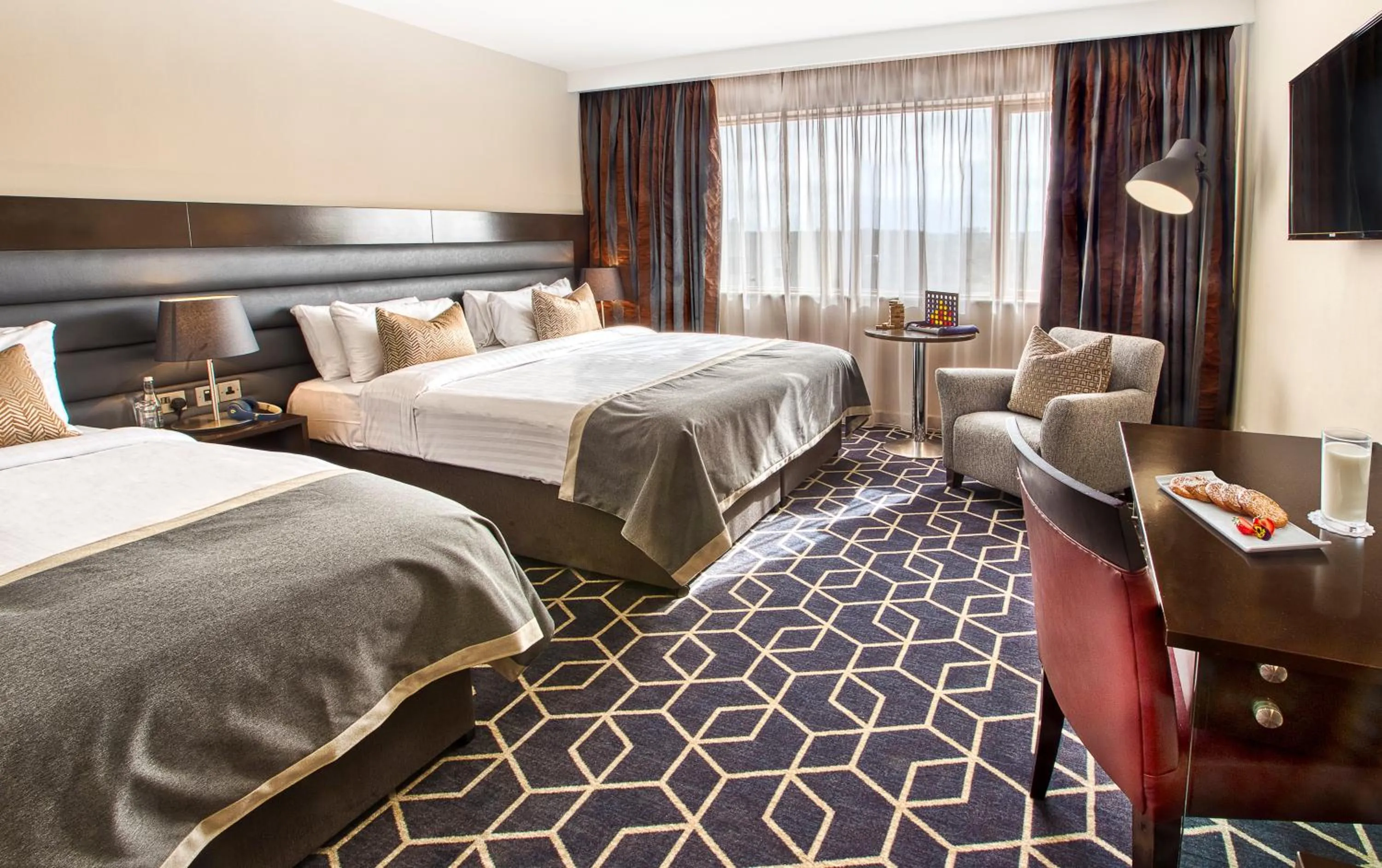 Bedroom, Bed in Athlone Springs Hotel