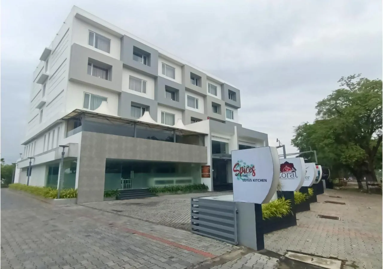 Property building in Hotel Visakka Palani