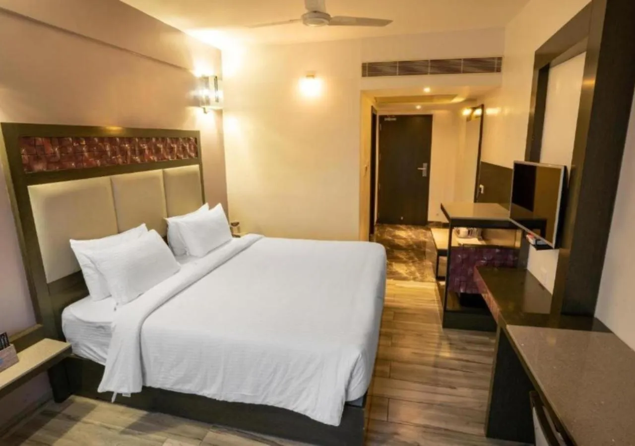 Bed in Hotel Visakka Palani