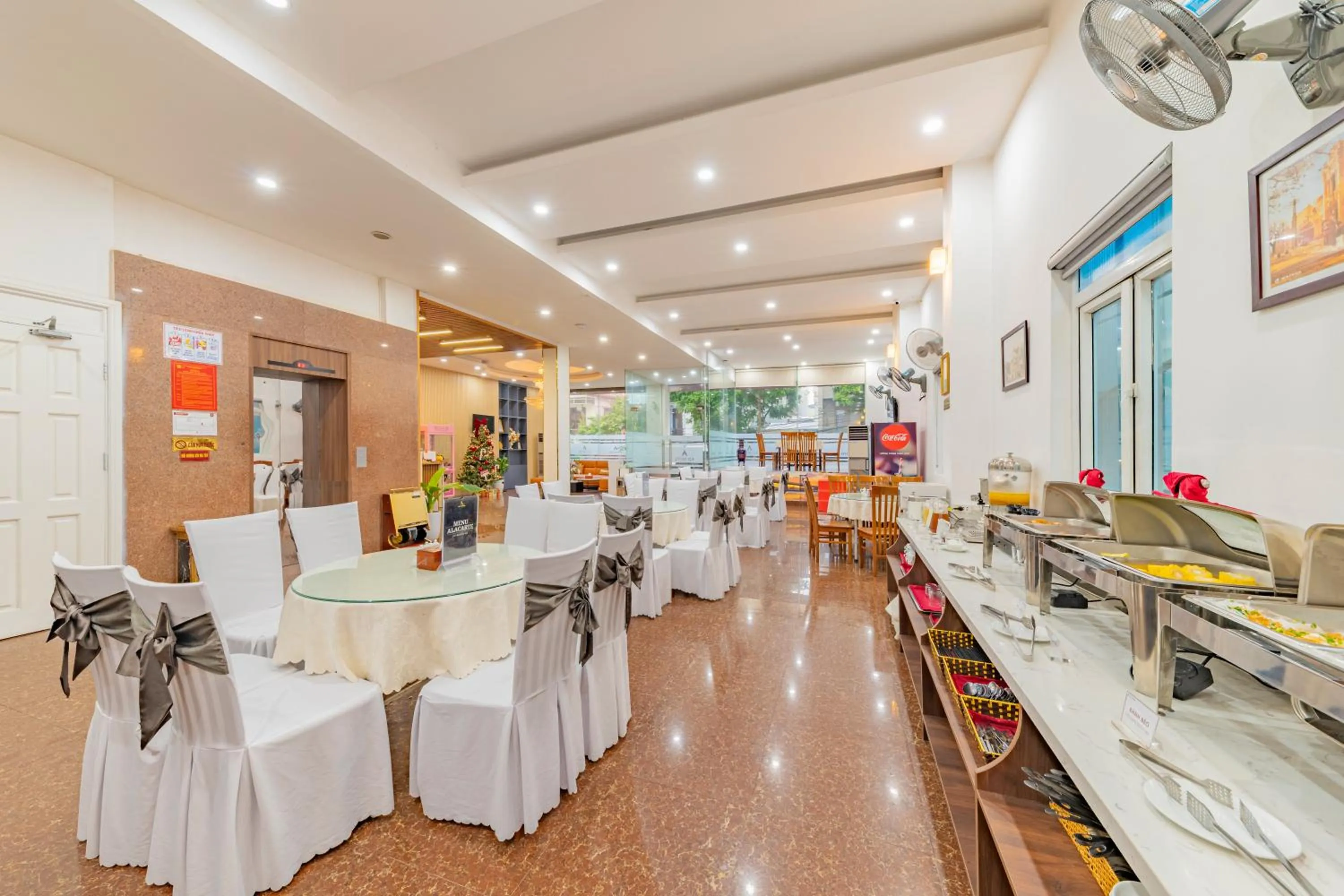 Restaurant/places to eat in A25 Hotel -137 Nguyễn Du - Đà Nẵng