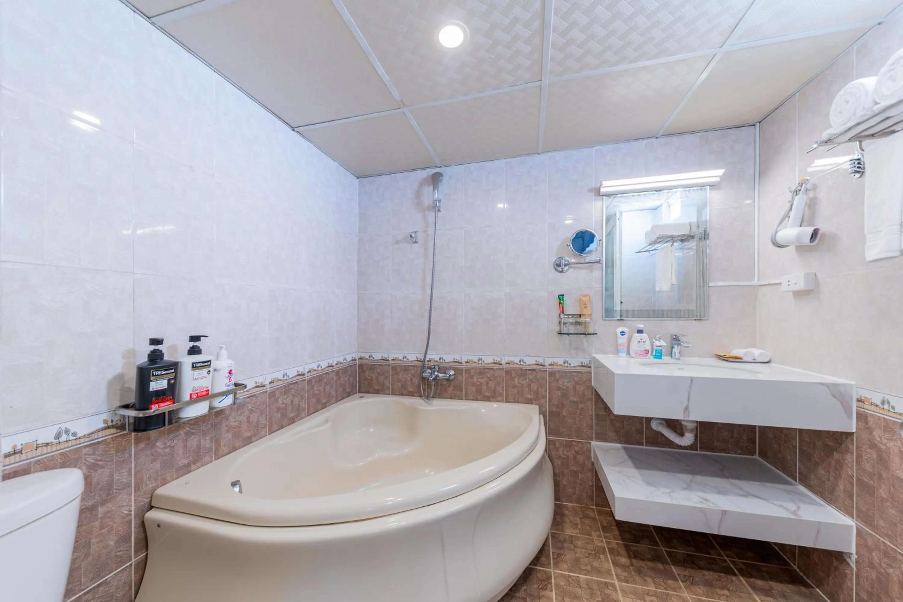 Bathroom in A25 Hotel -137 Nguyễn Du - Đà Nẵng