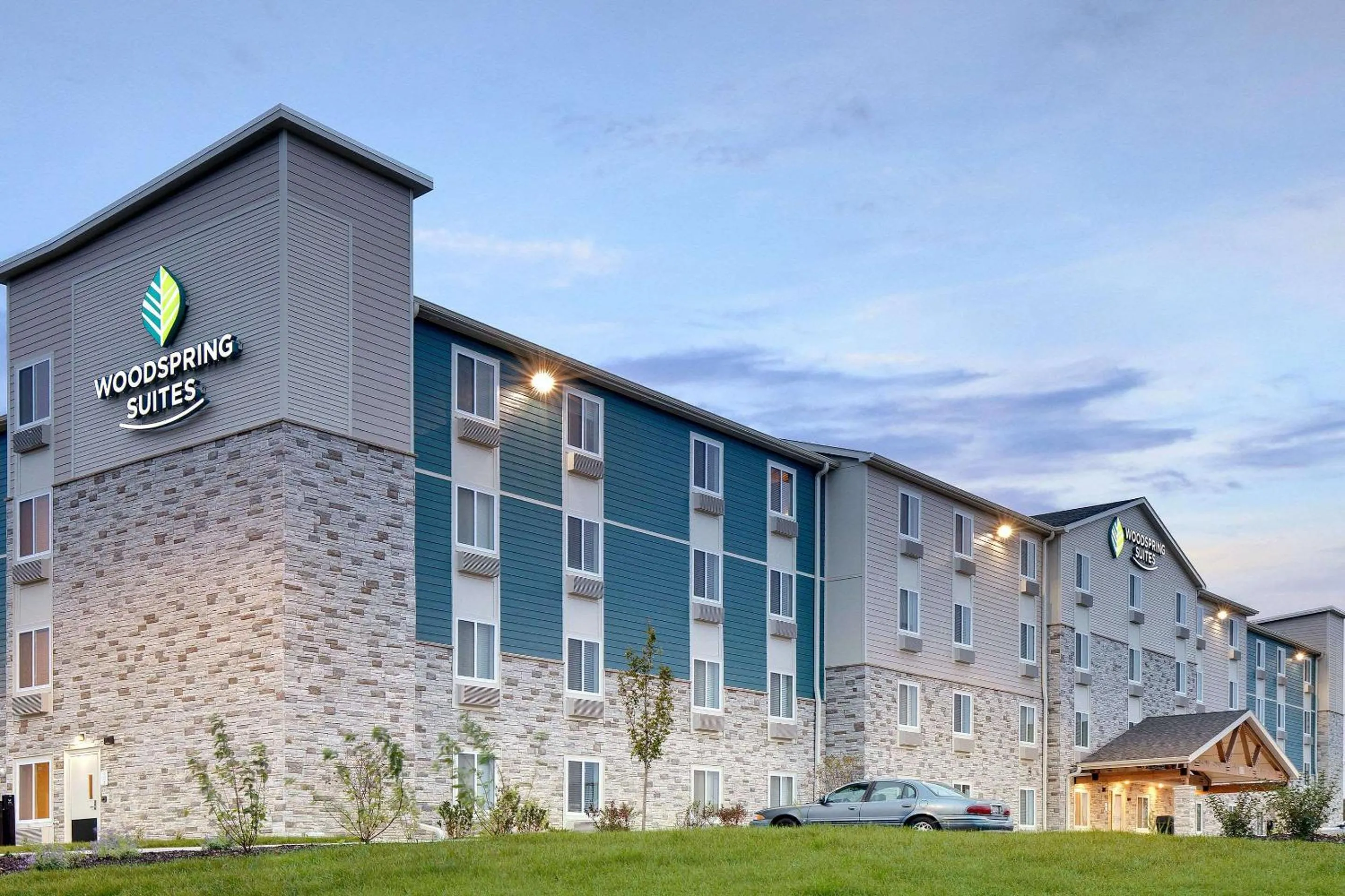 Property building in WoodSpring Suites Carol Stream - Chicago