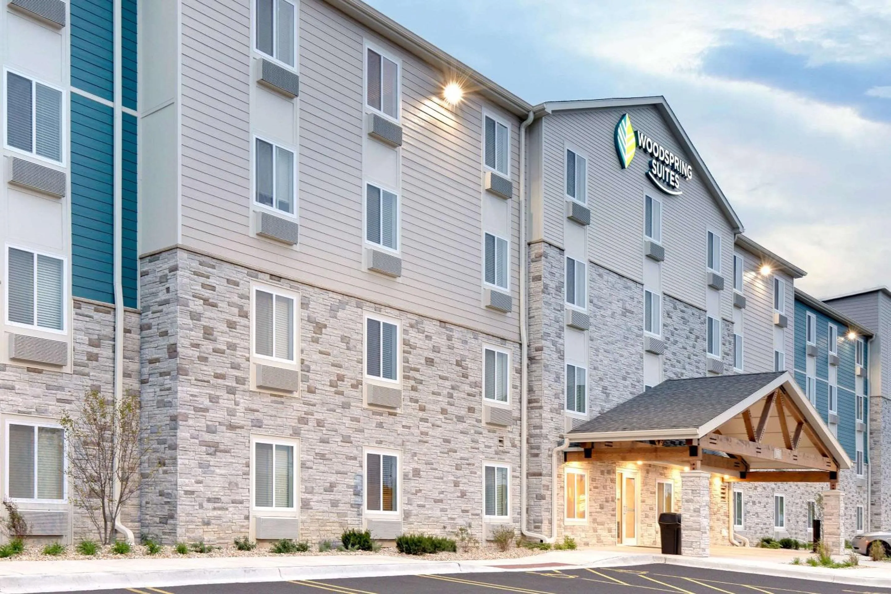 Property building in WoodSpring Suites Carol Stream - Chicago