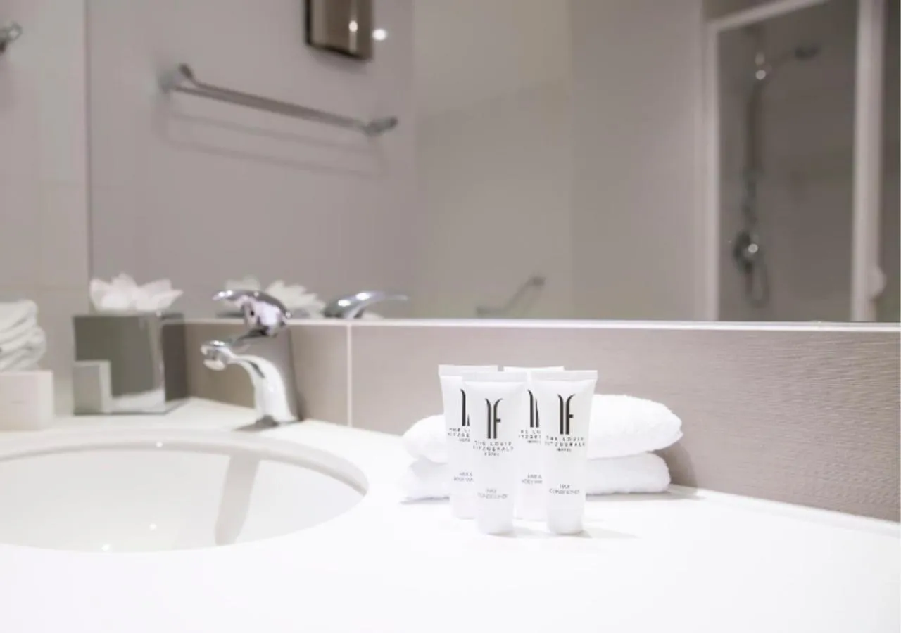 Bathroom in Louis Fitzgerald Hotel