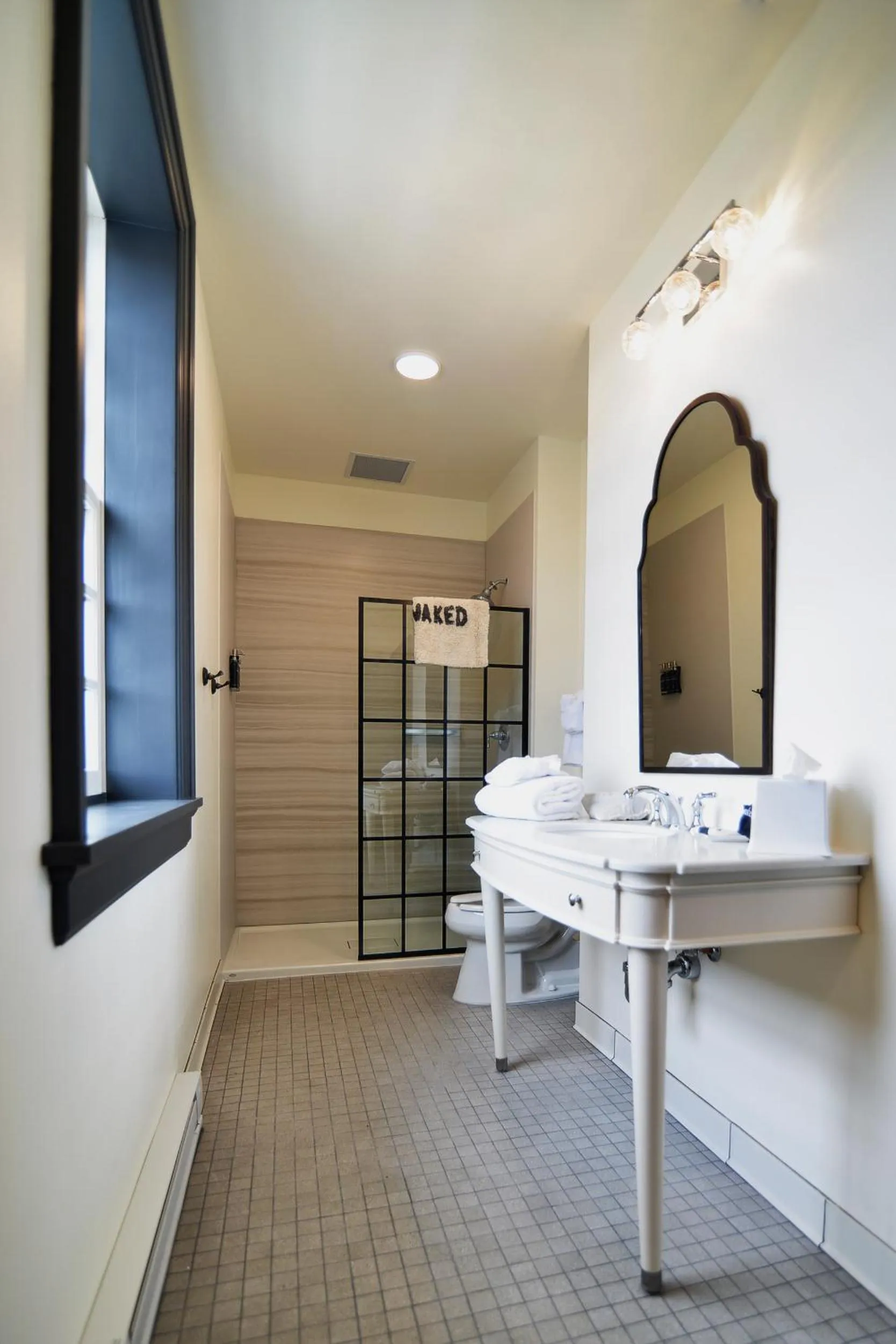 Shower in The Stella Hotel & Ballroom