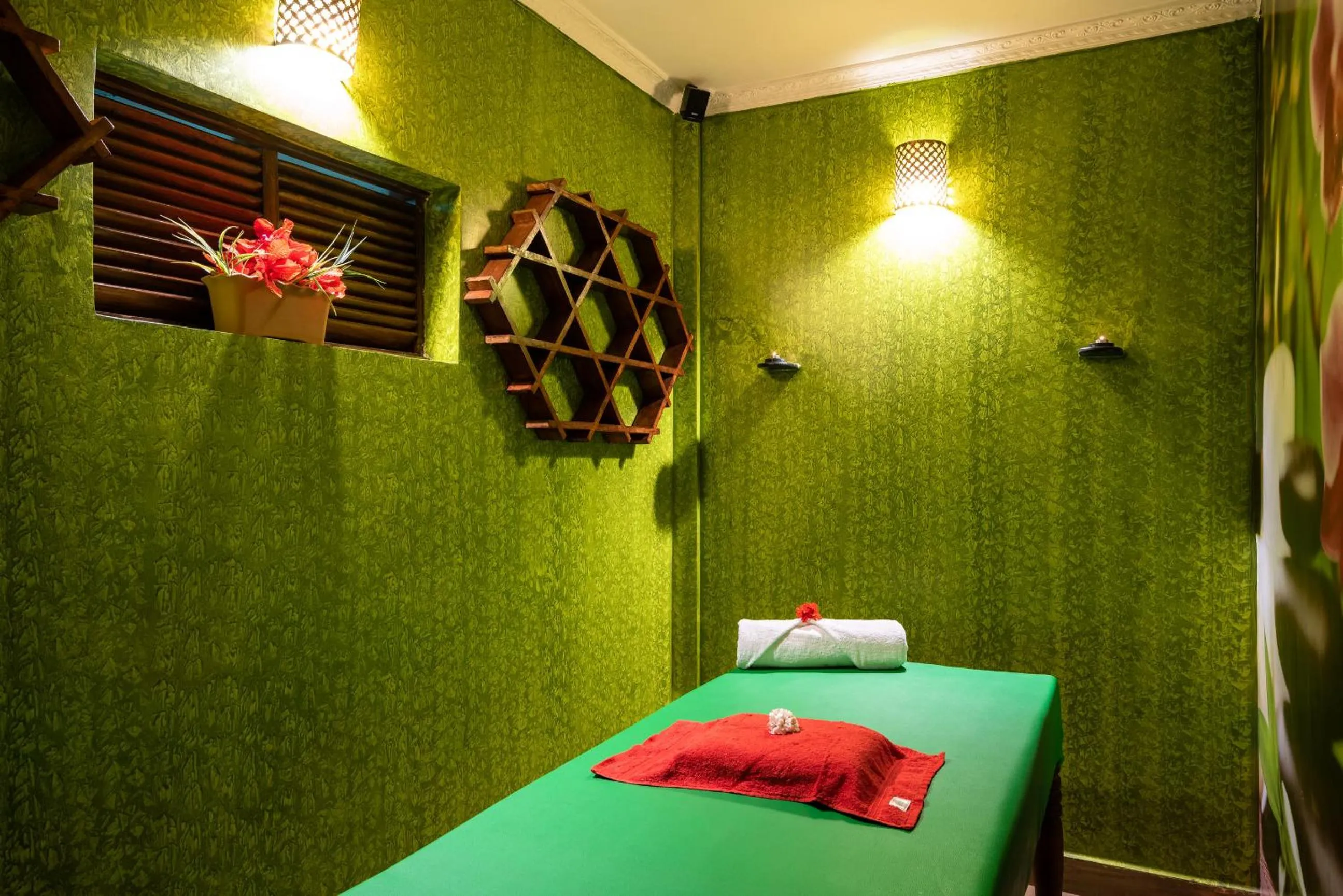 Massage, Bed in Fun Retreat Resort, Hotel and Ayurveda Spa