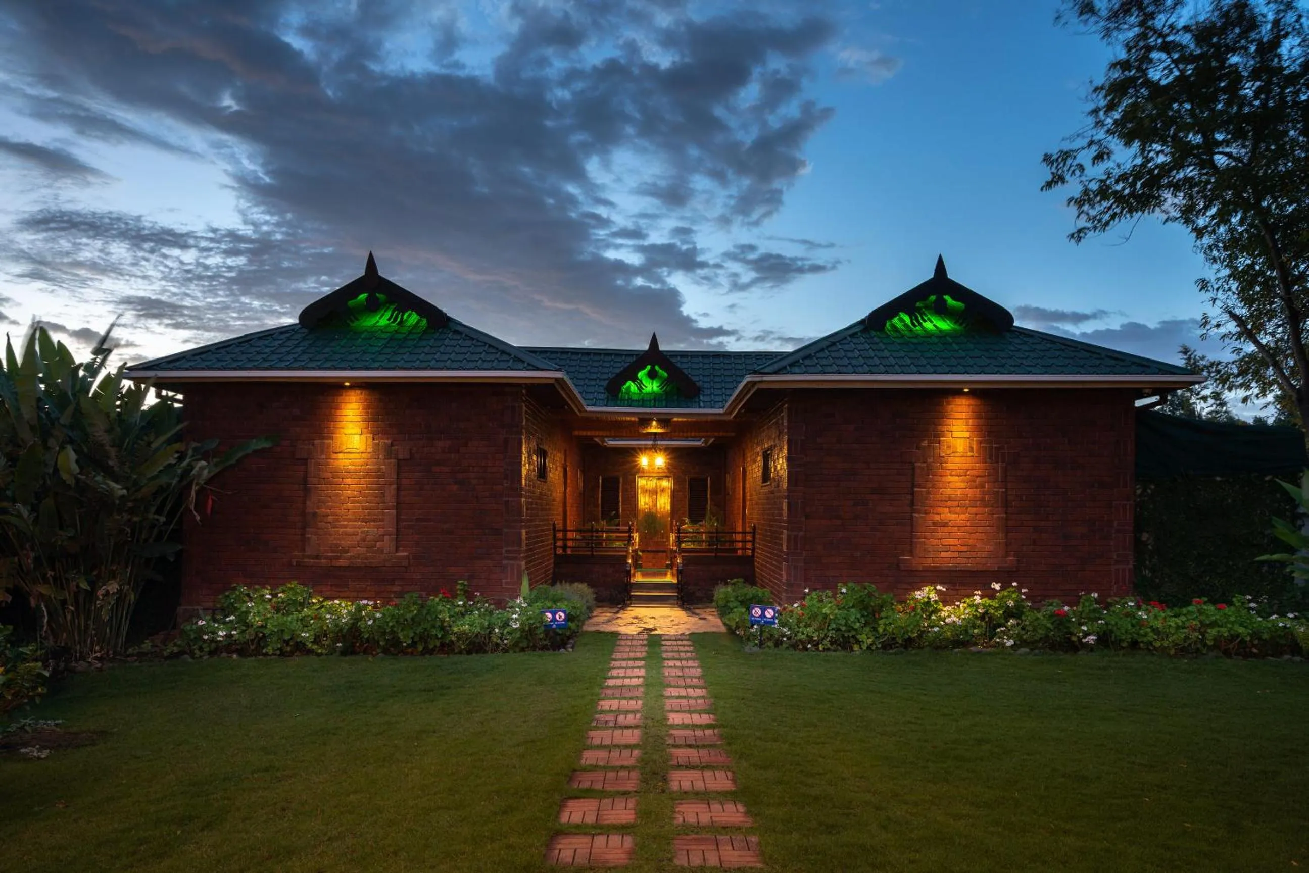 Massage in Fun Retreat Resort, Hotel and Ayurveda Spa