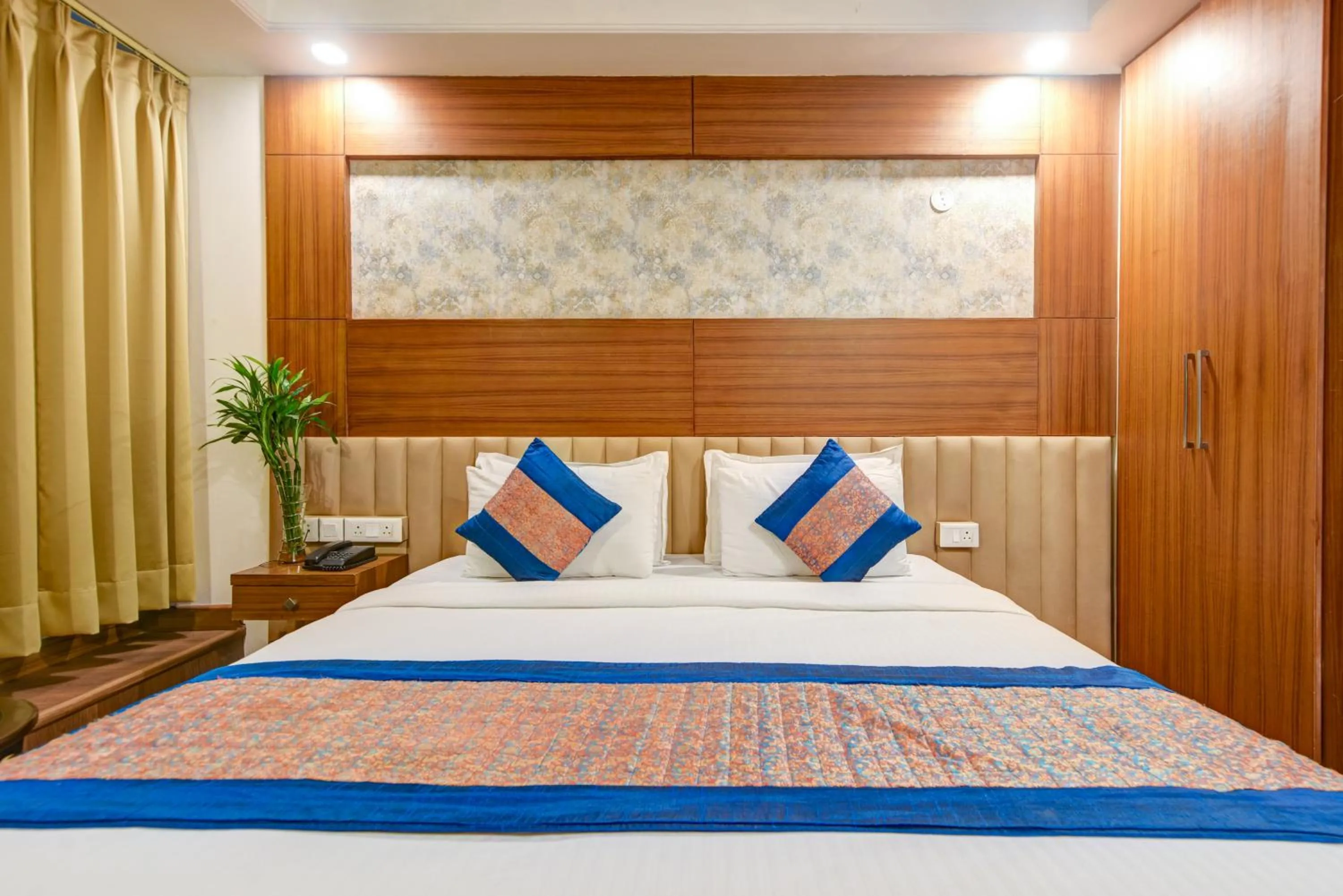 Bedroom, Bed in Airport Hotel Grand