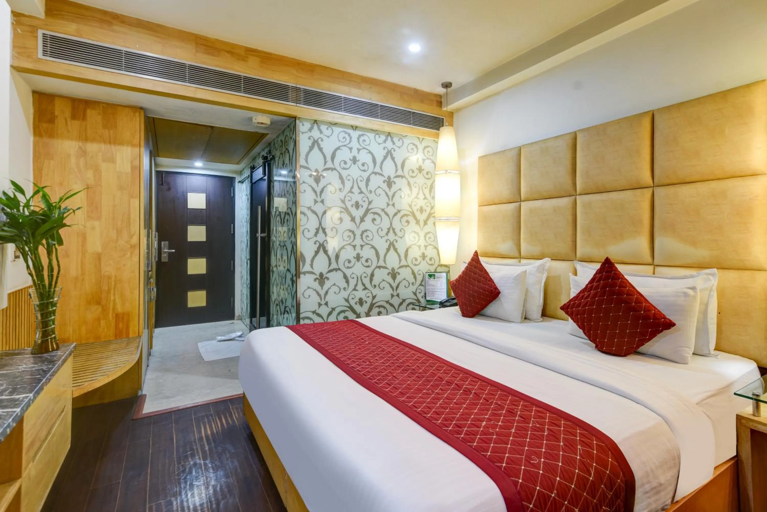 Bedroom, Bed in Airport Hotel Grand