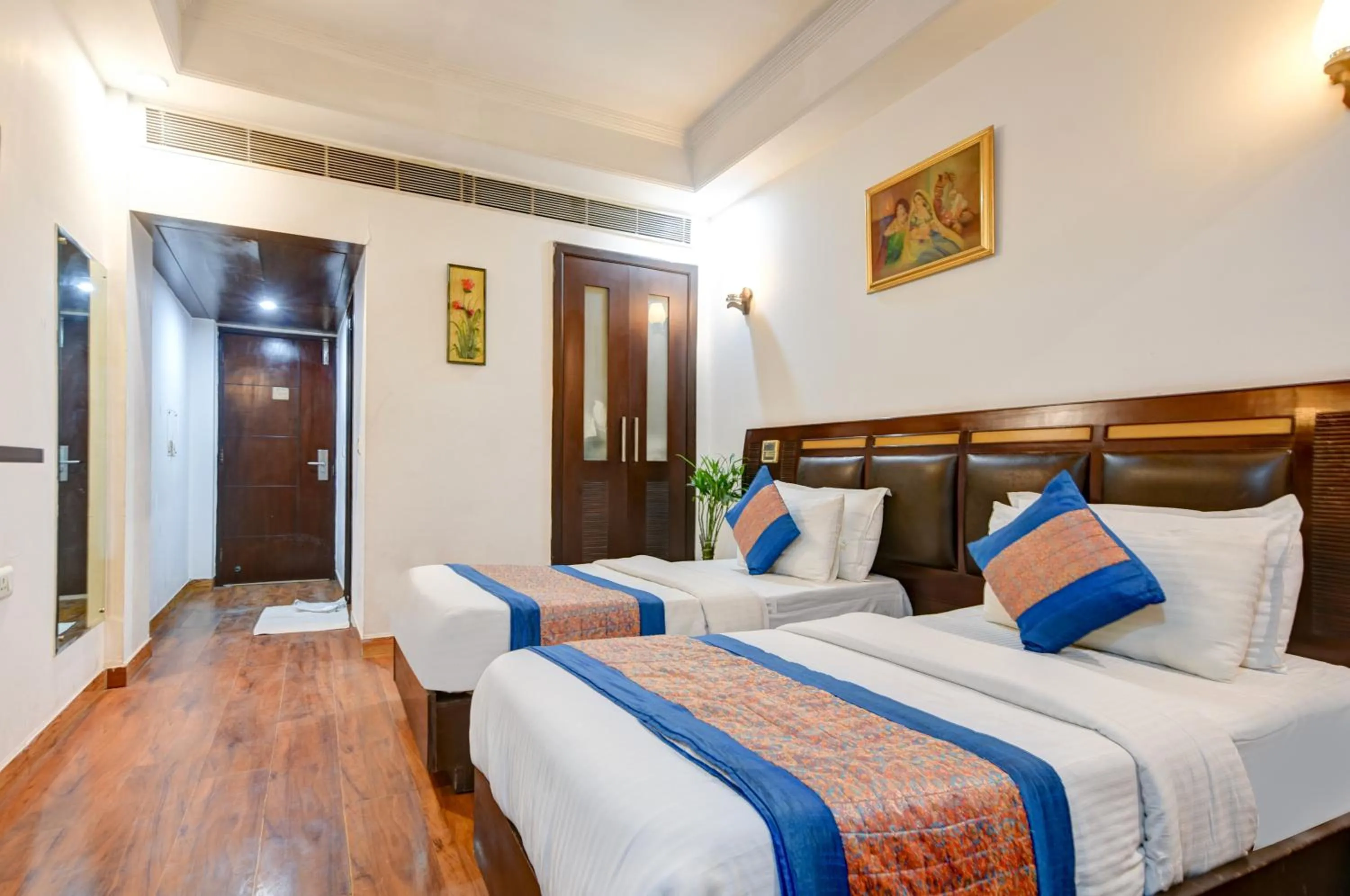 Photo of the whole room, Bed in Airport Hotel Grand