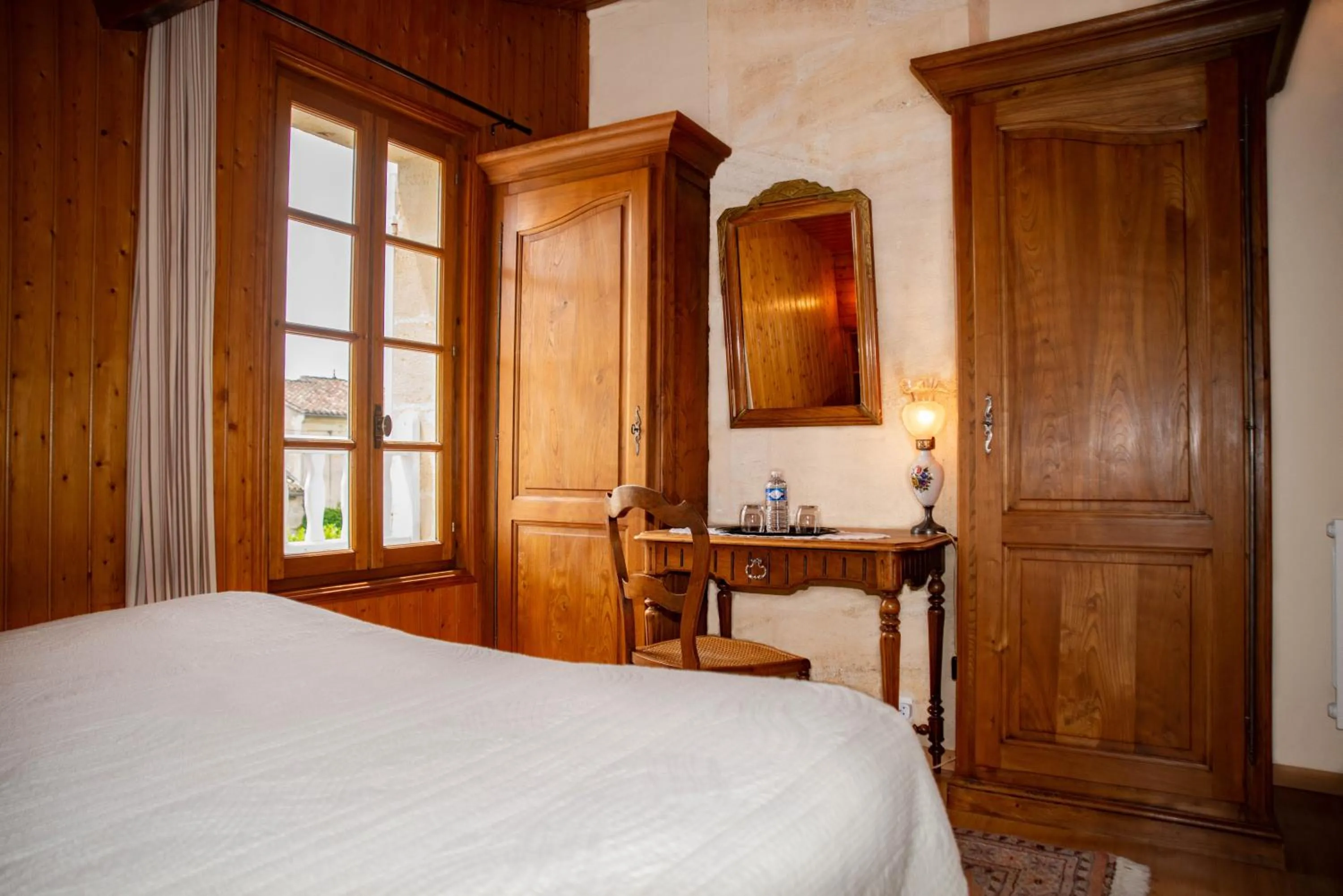 Bedroom, Bed in La Closerie de Fronsac
