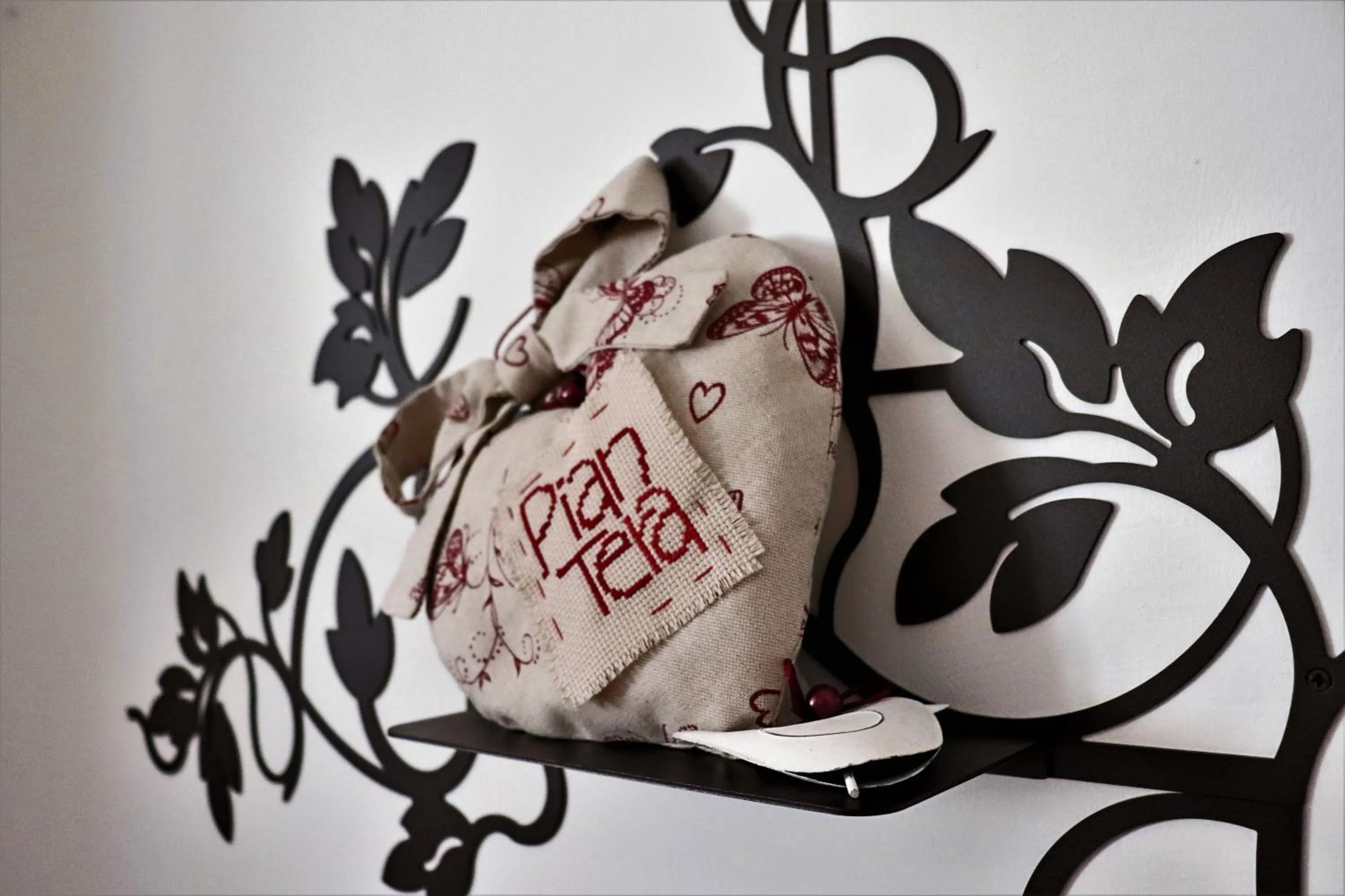 Decorative detail in Cà 'd Langa B&B