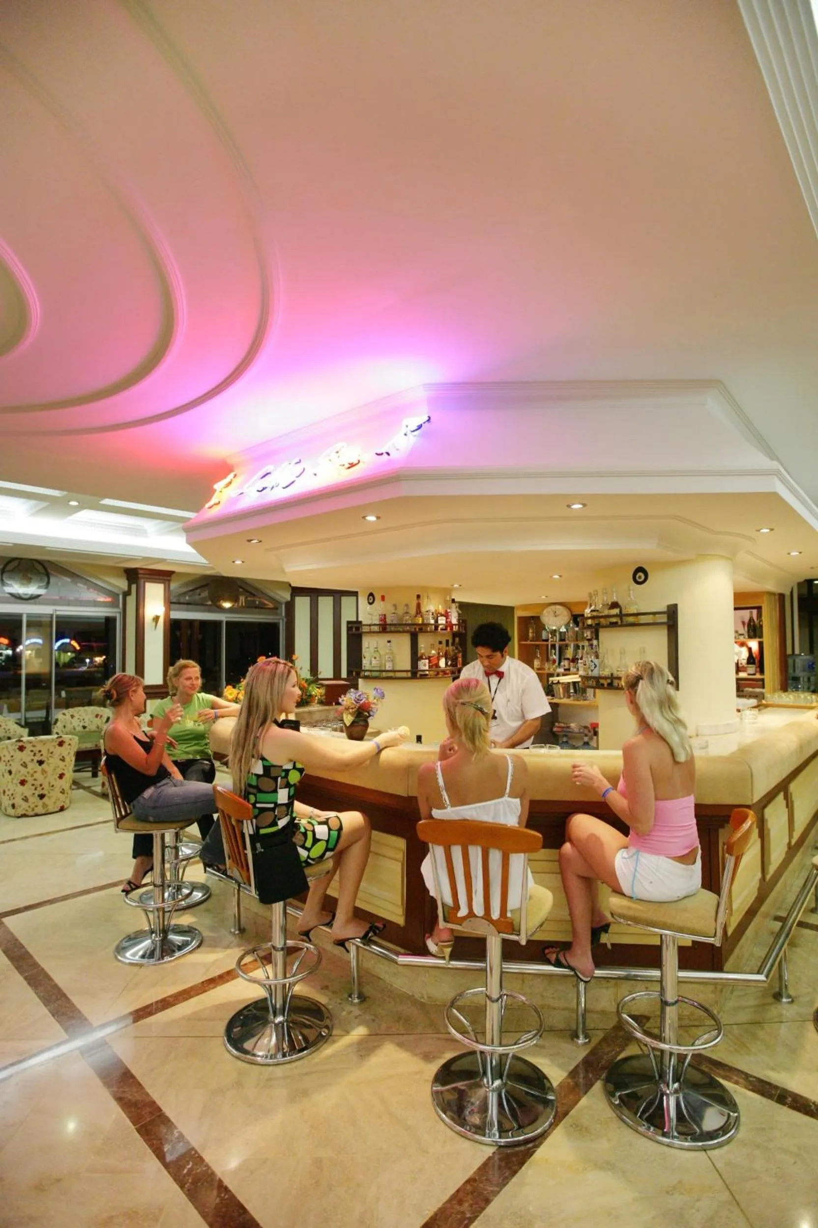 Lounge or bar in Saphir Hotel & Villas