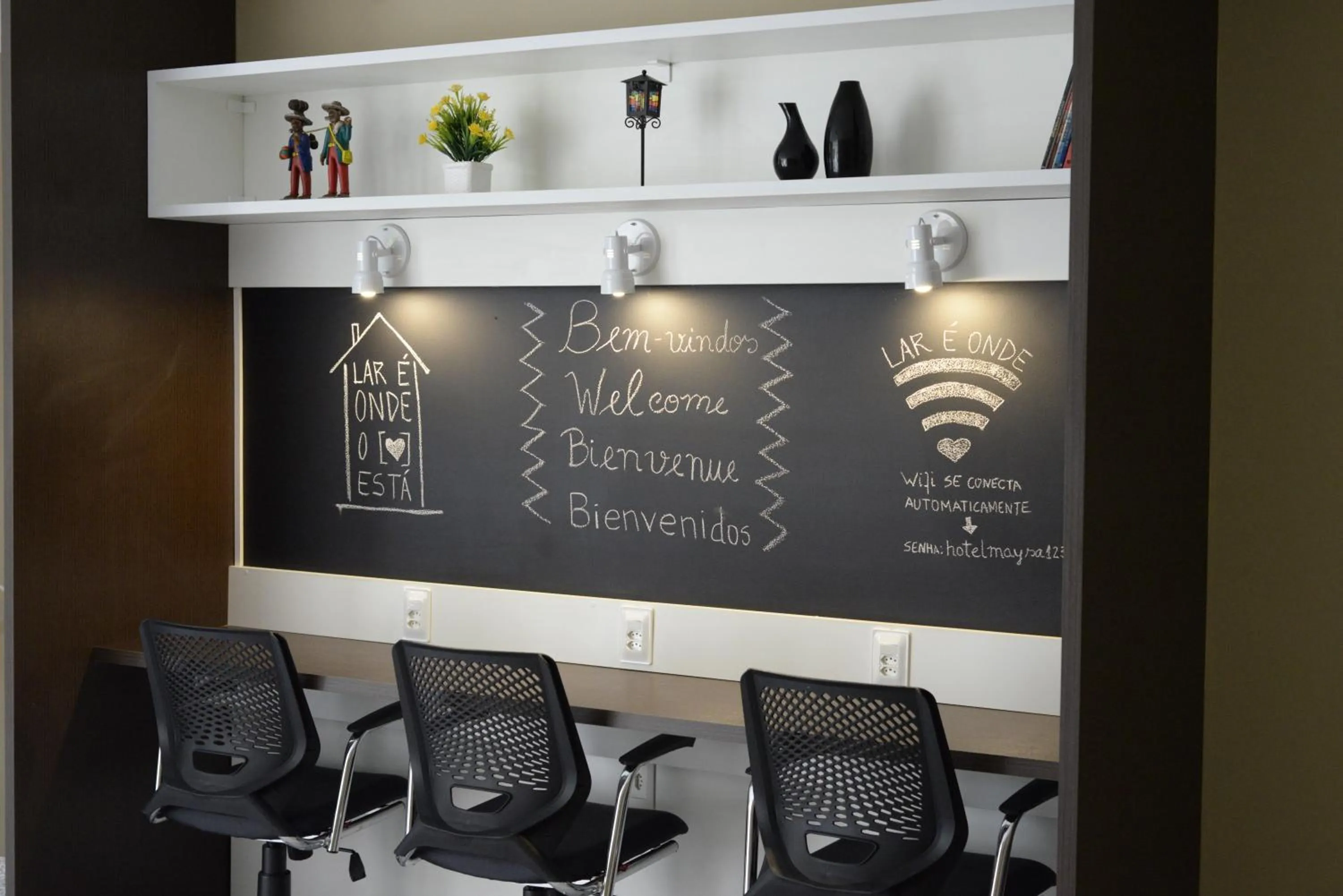 Library in Hotel Maysa Caruaru