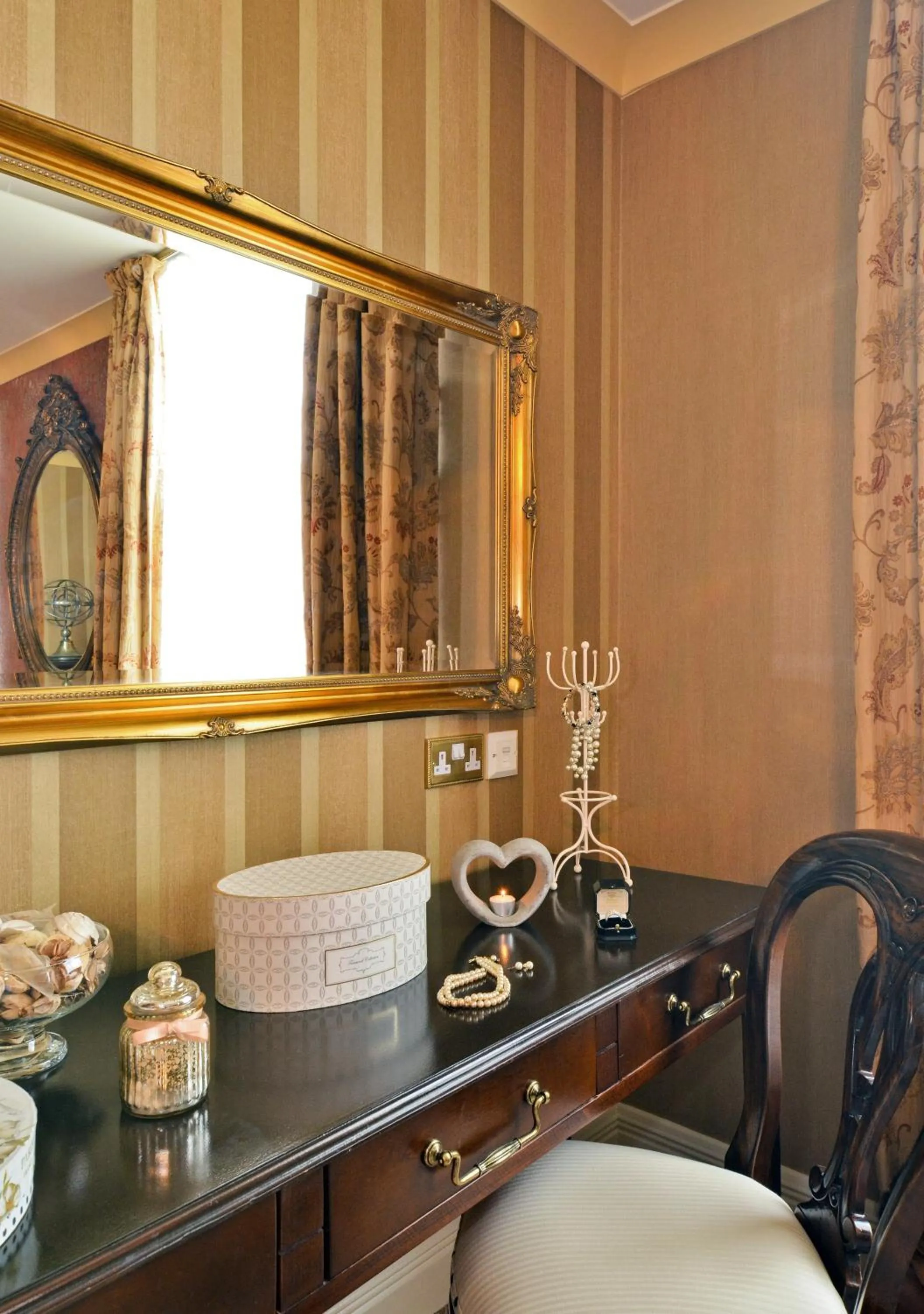 Decorative detail in Hotel Newport