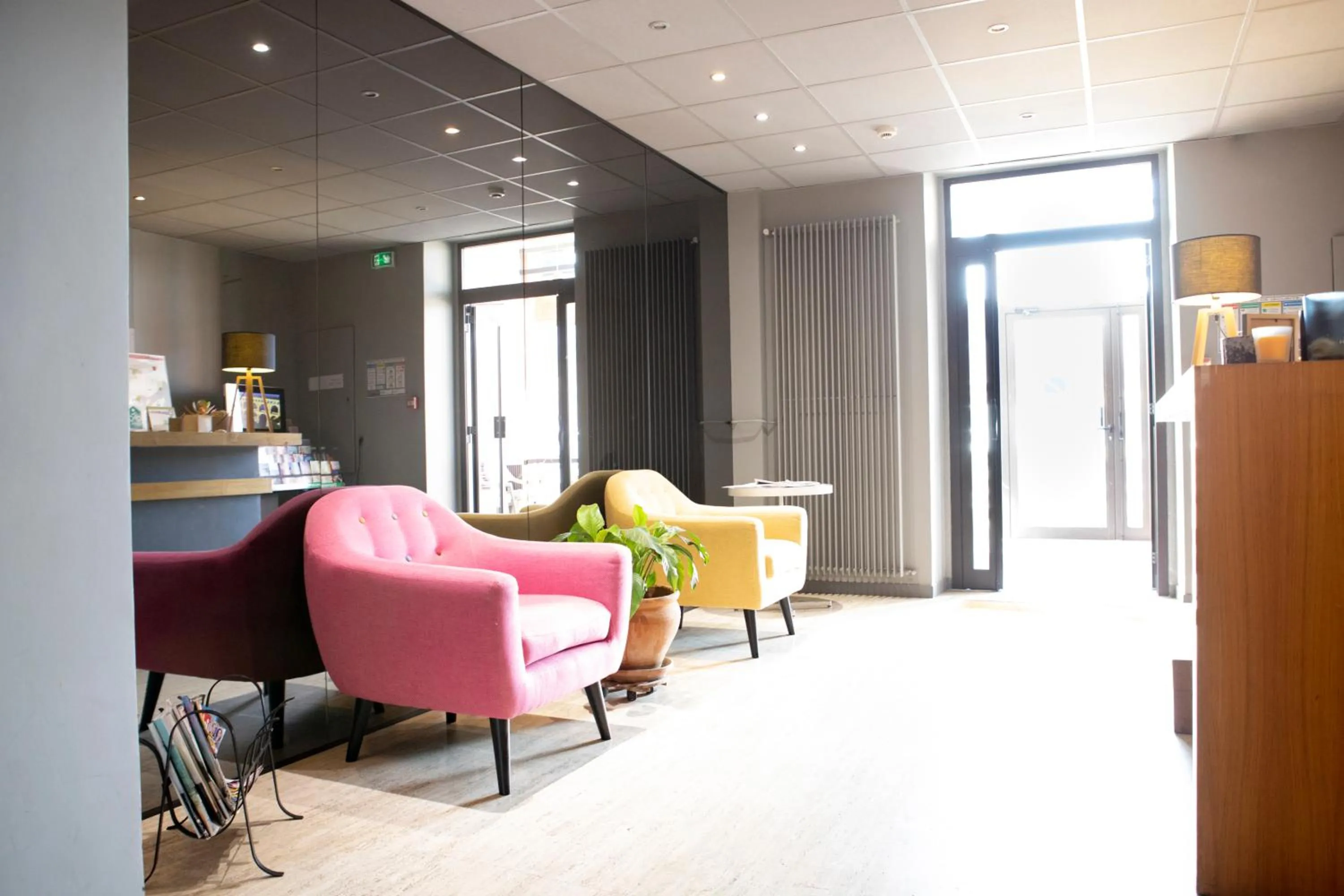 Lobby or reception in L'Aptois Hôtel