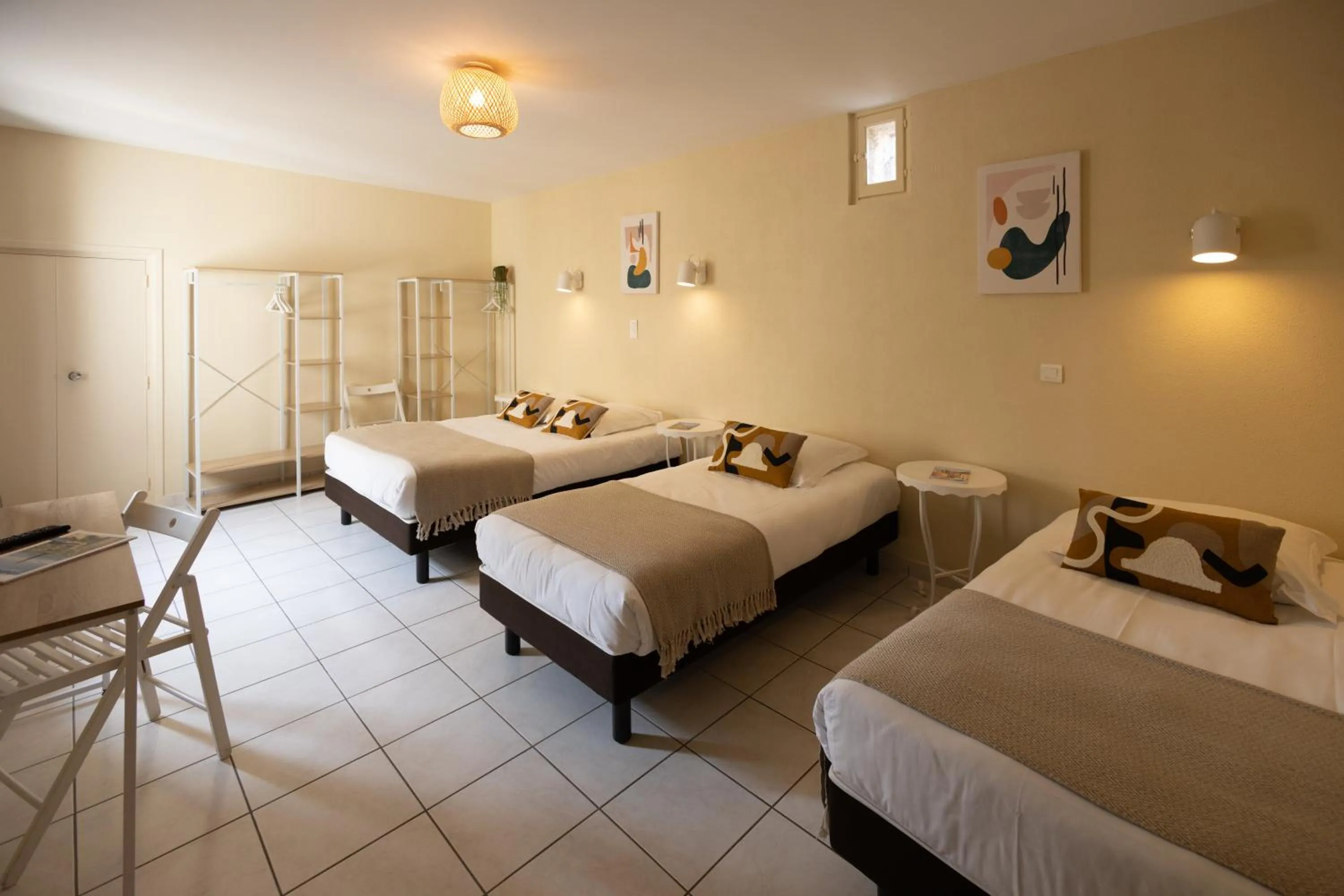 Bedroom, Bed in L'Aptois Hôtel