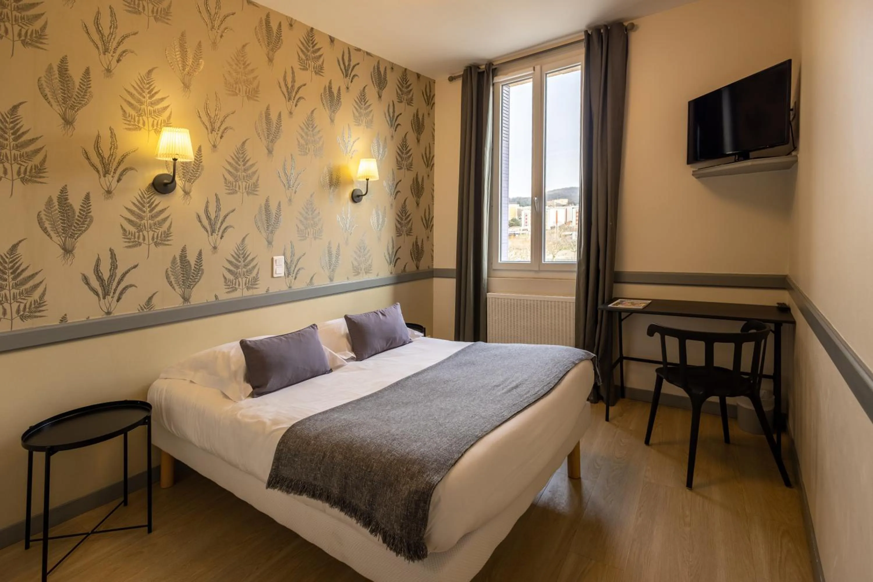 Bedroom, Bed in L'Aptois Hôtel