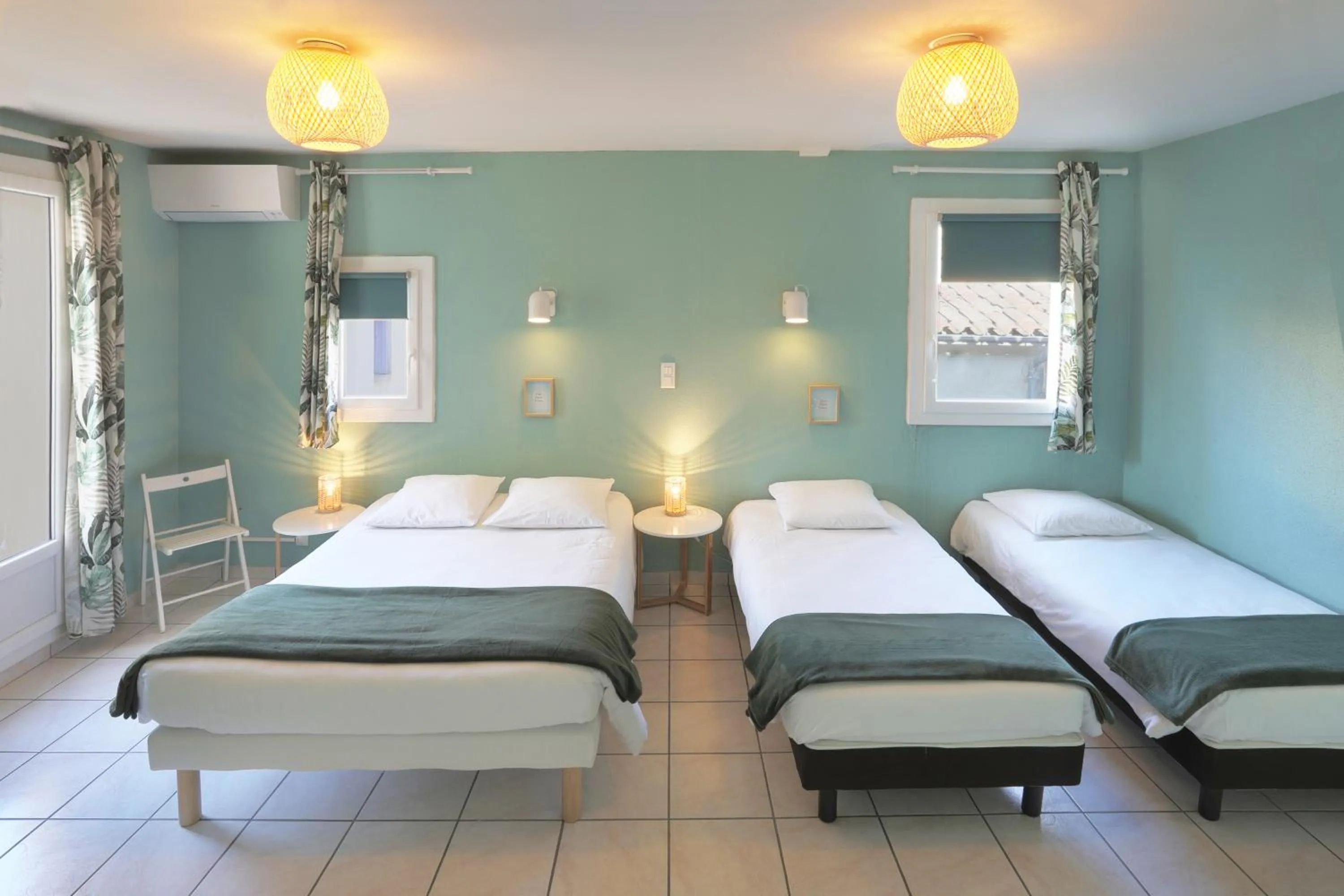 Photo of the whole room, Bed in L'Aptois Hôtel