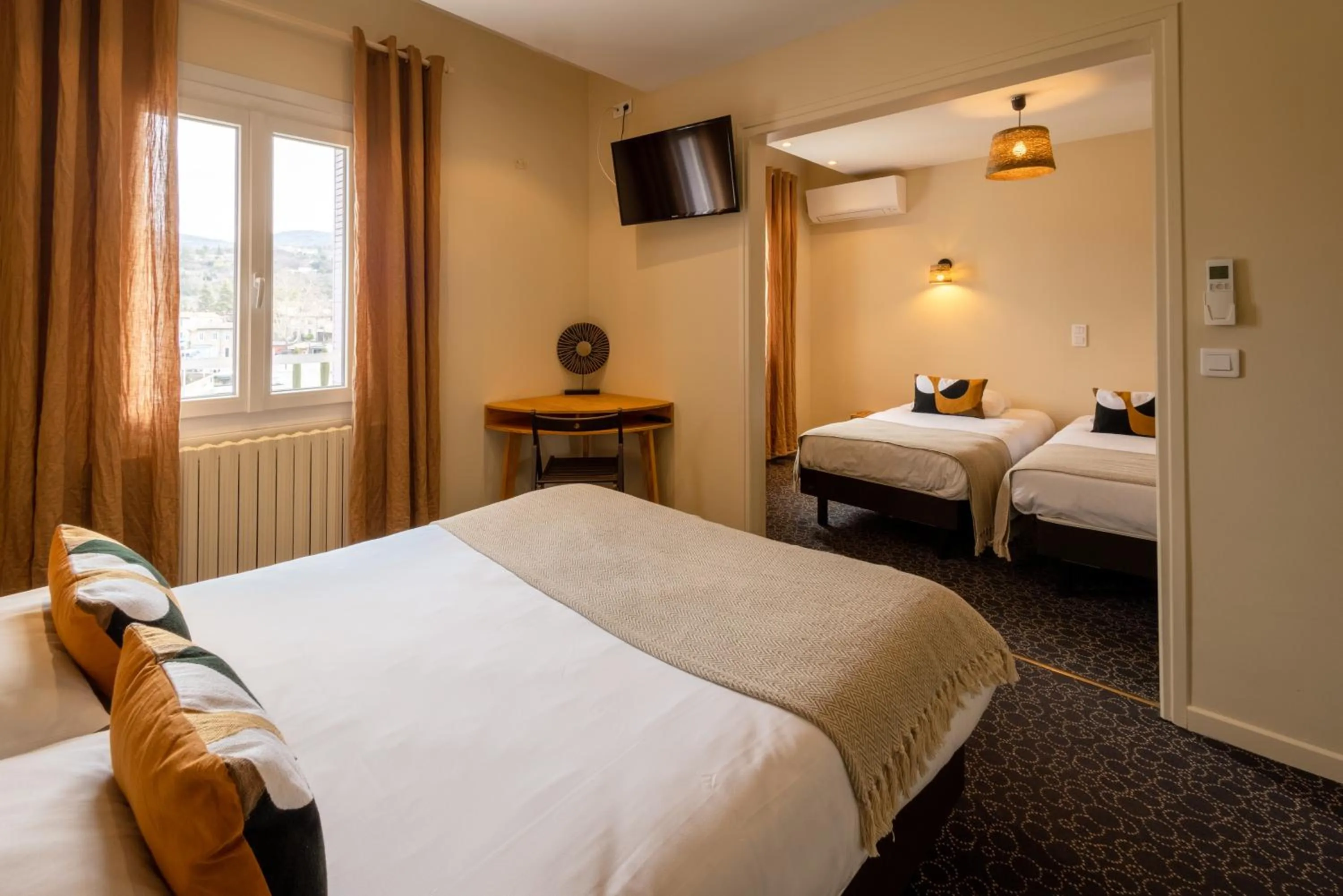 Bedroom, Bed in L'Aptois Hôtel