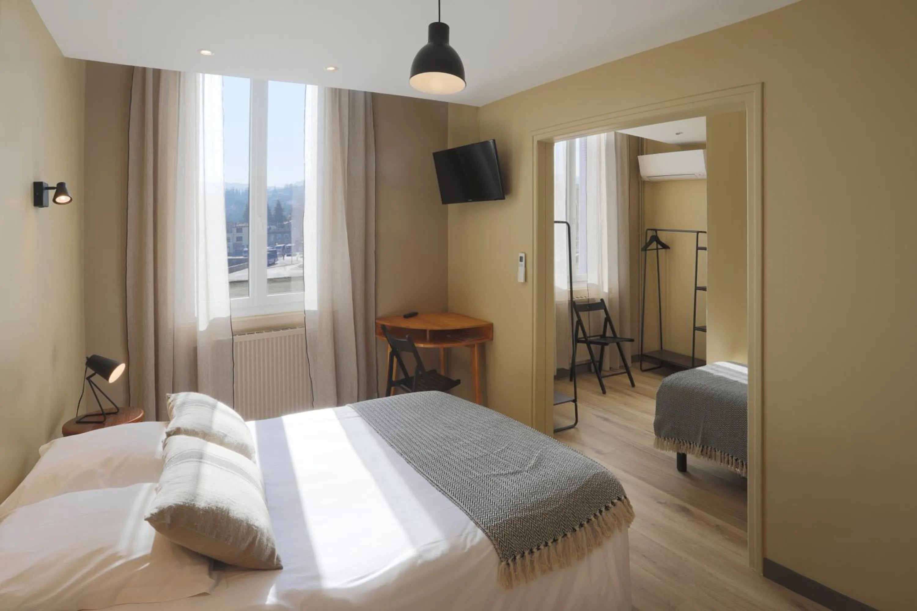 Photo of the whole room, Bed in L'Aptois Hôtel