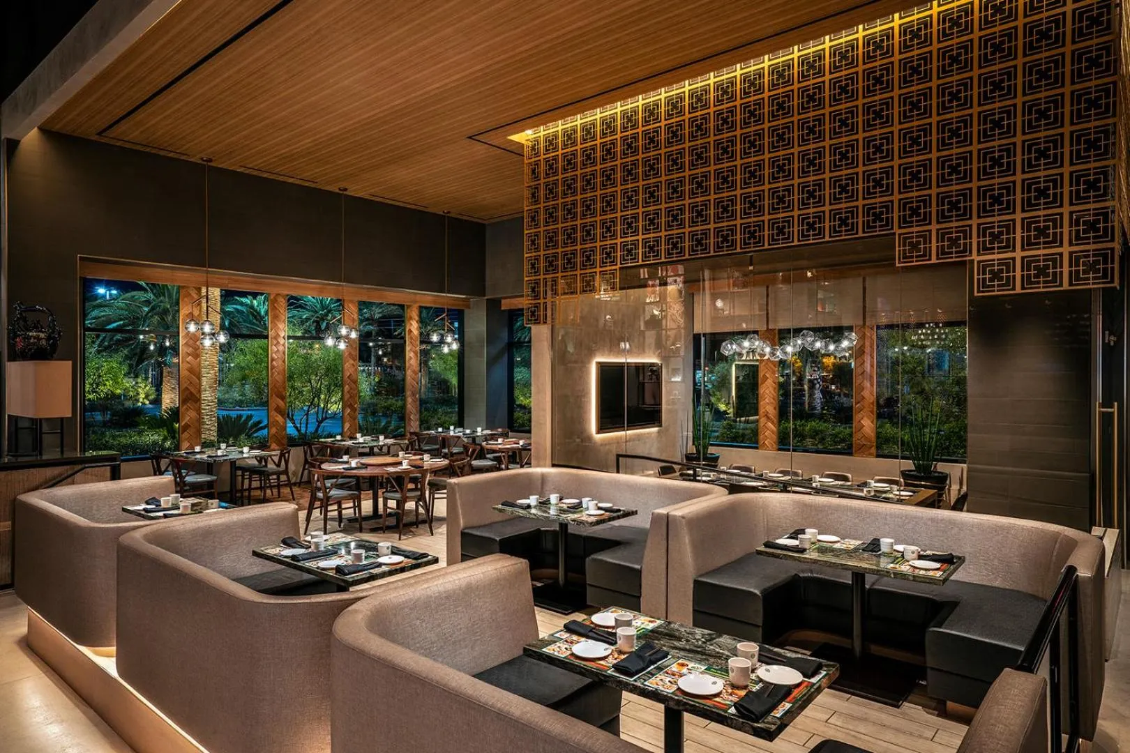 Restaurant/places to eat in Palms Place One Bedroom Suite 1220 sqft