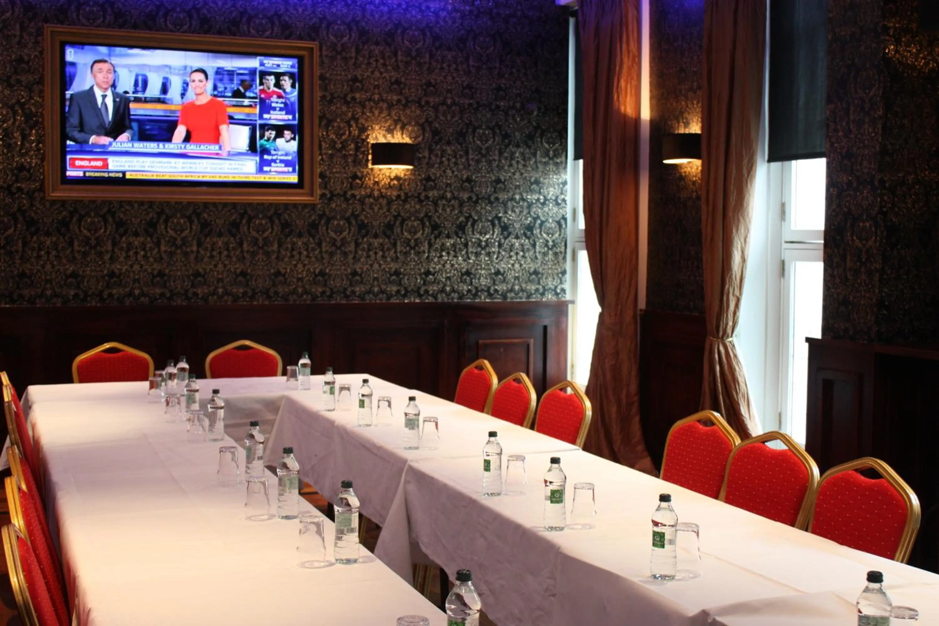 Lounge or bar in Jackson Court Hotel