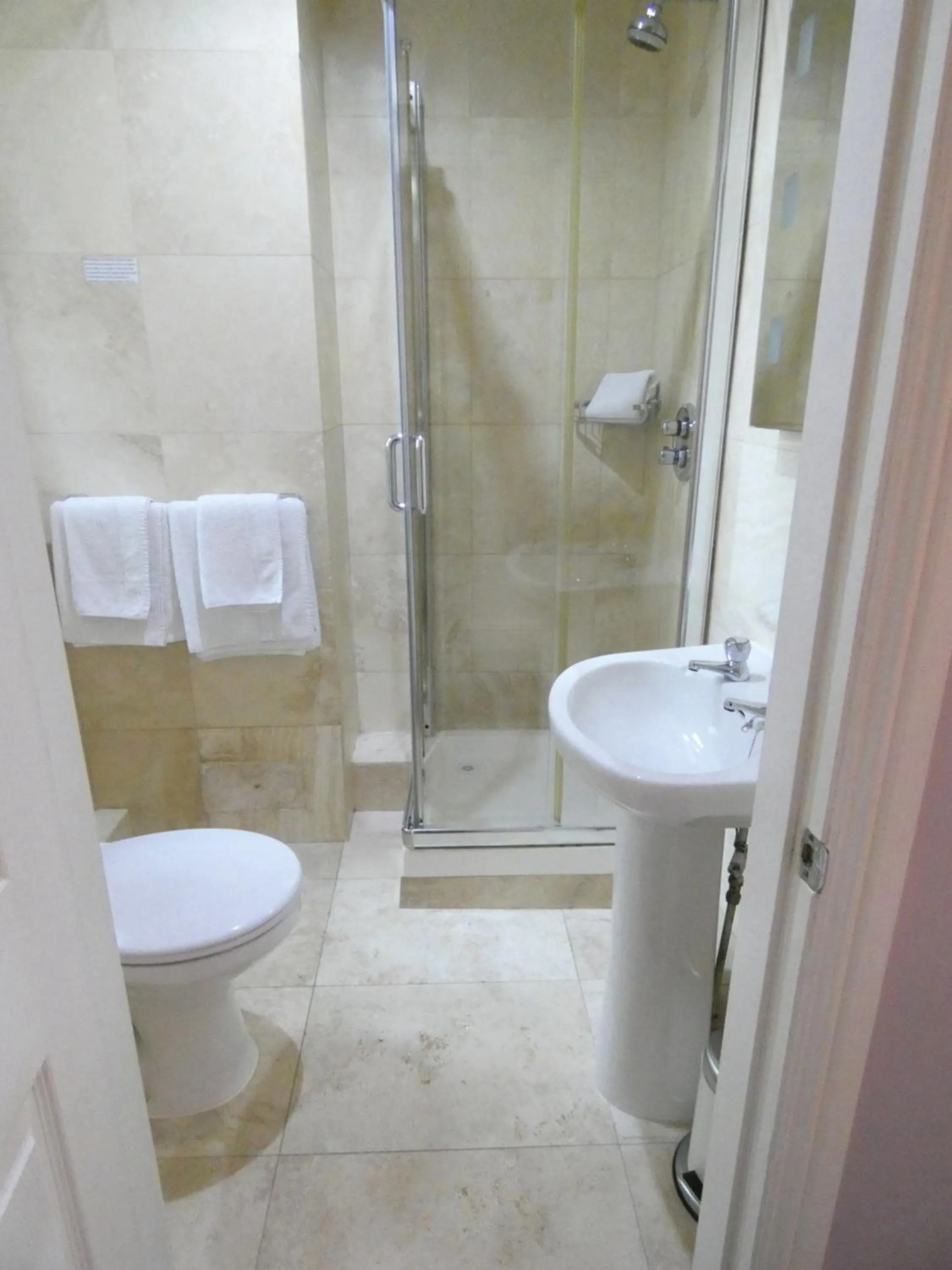 Shower in Jackson Court Hotel