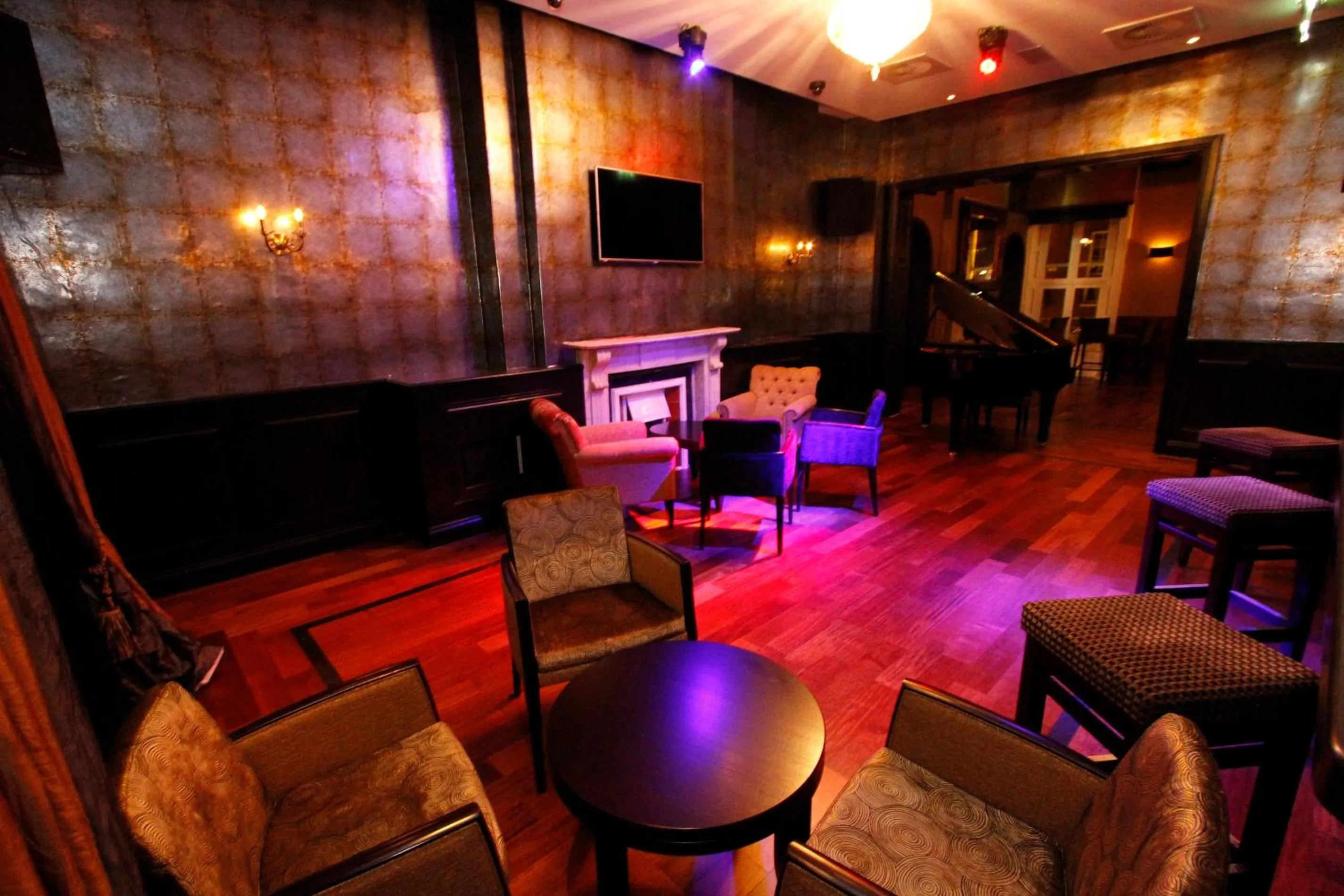 Nightclub / DJ in Jackson Court Hotel