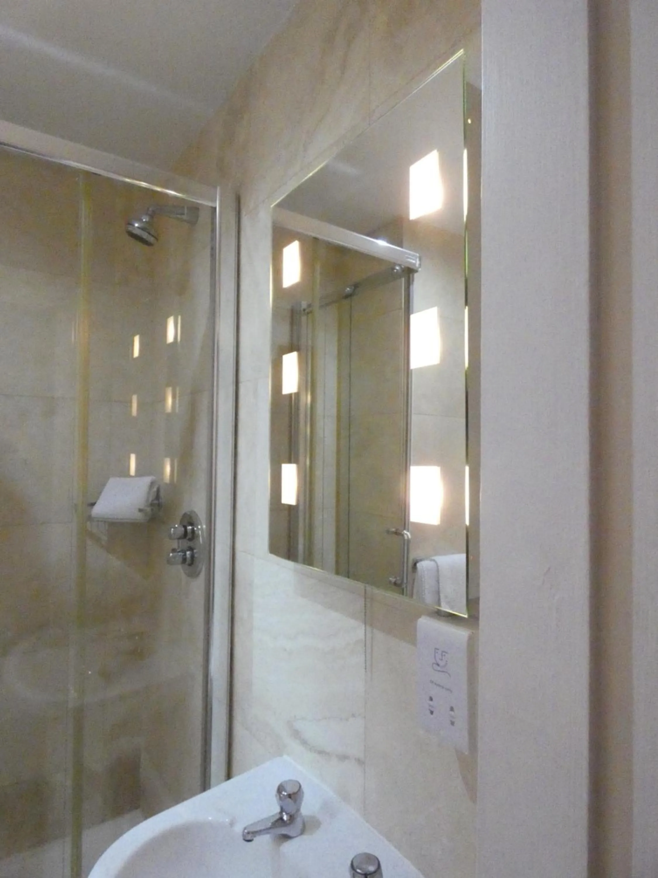 Area and facilities in Jackson Court Hotel