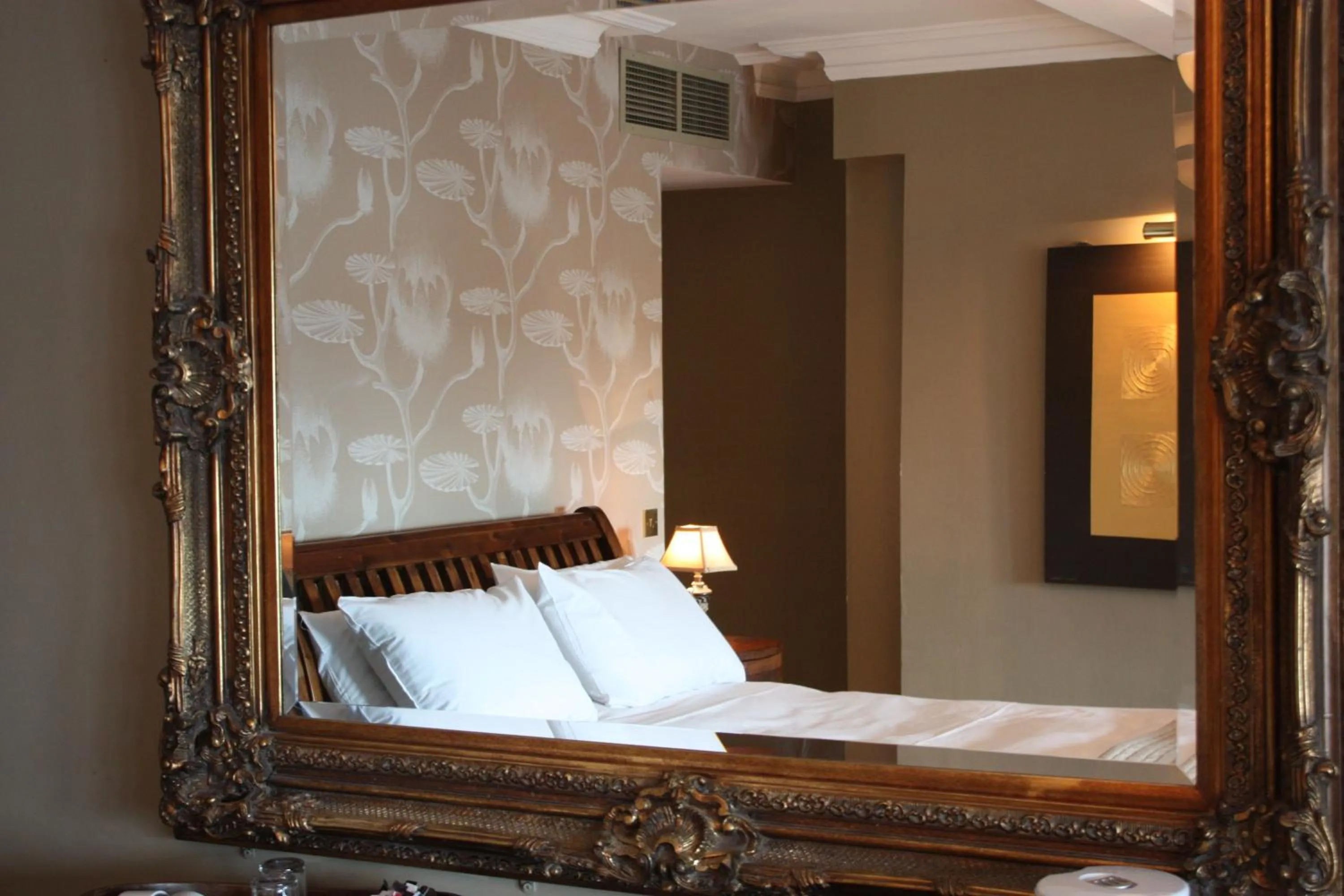 Bed in Jackson Court Hotel