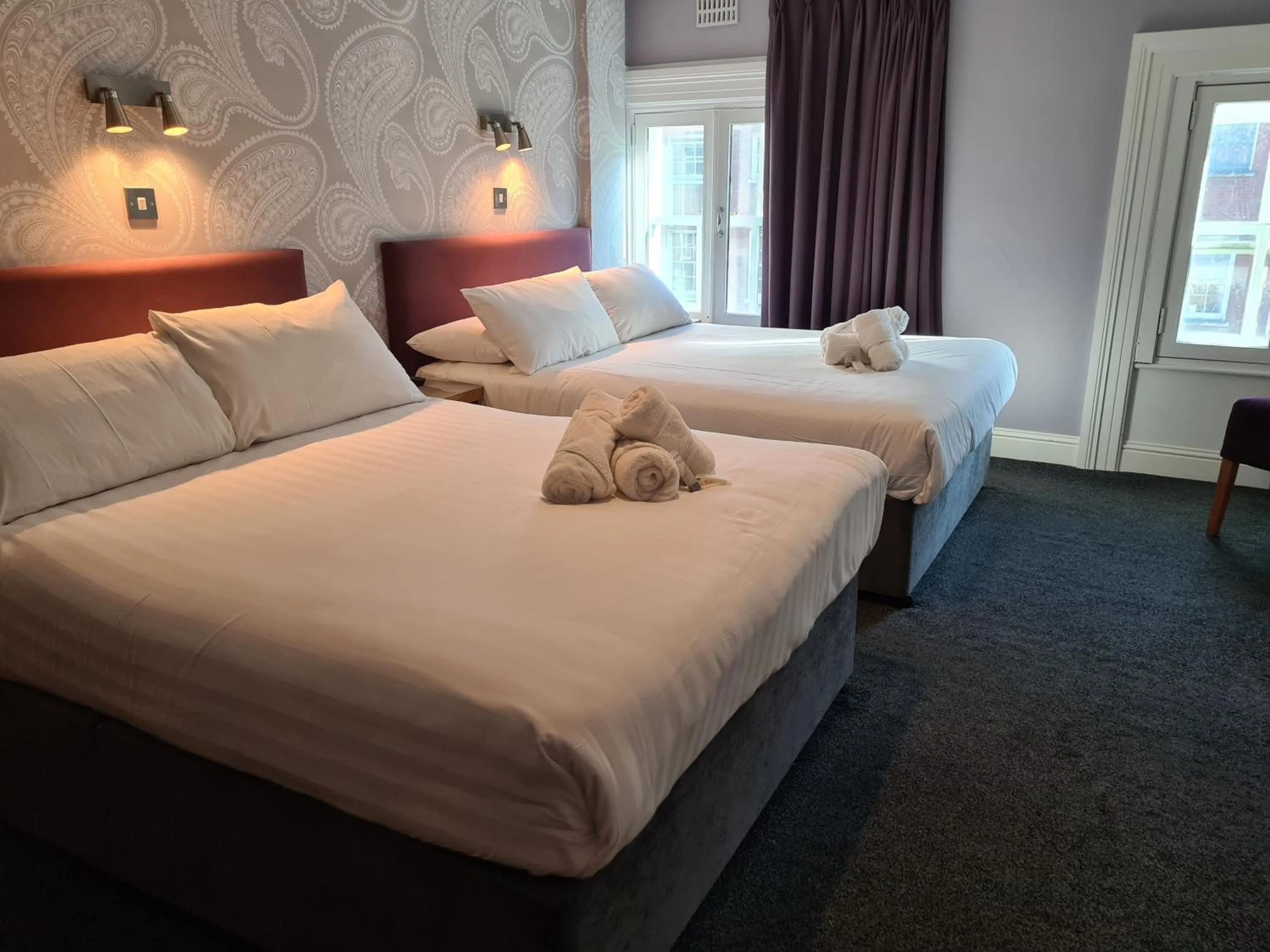 Bedroom, Bed in Jackson Court Hotel