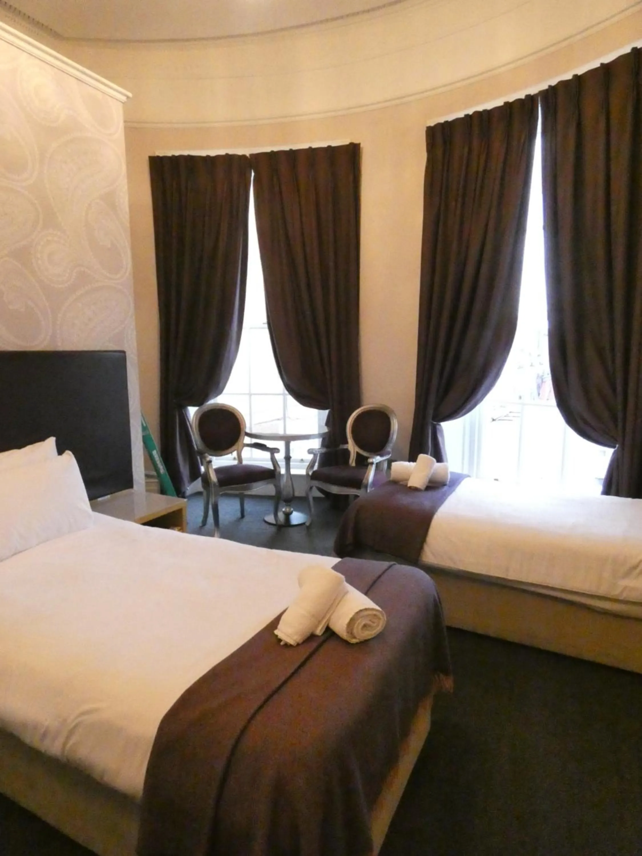 Bedroom, Bed in Jackson Court Hotel