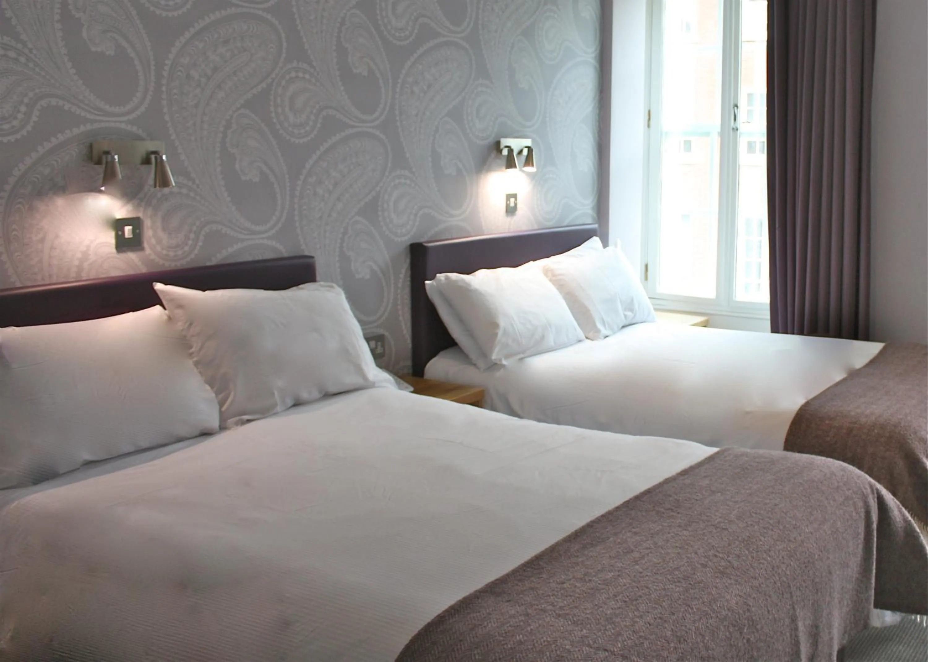 Bed in Jackson Court Hotel