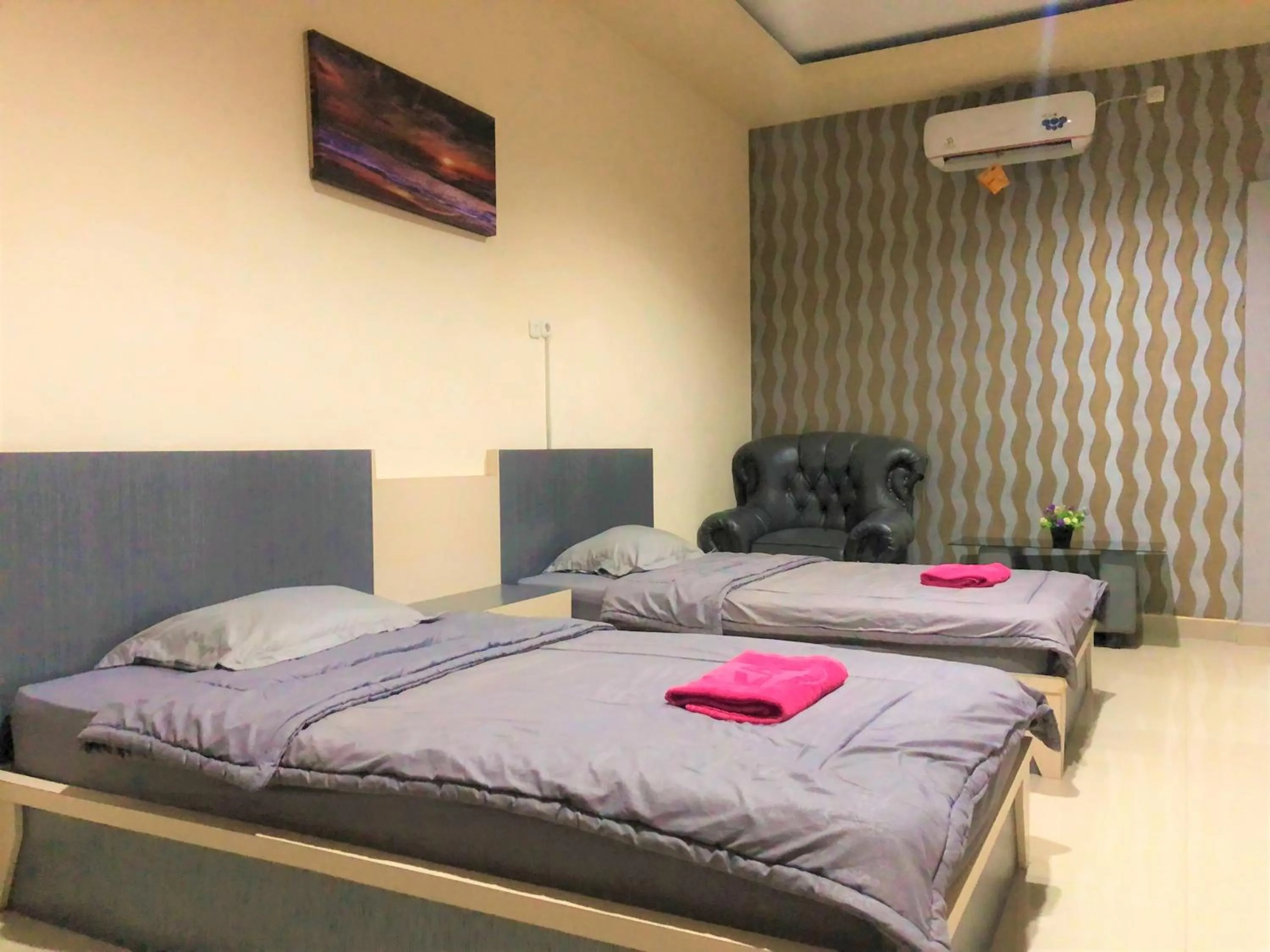 Bedroom, Bed in MS Hotel Pinrang Mitra RedDoorz