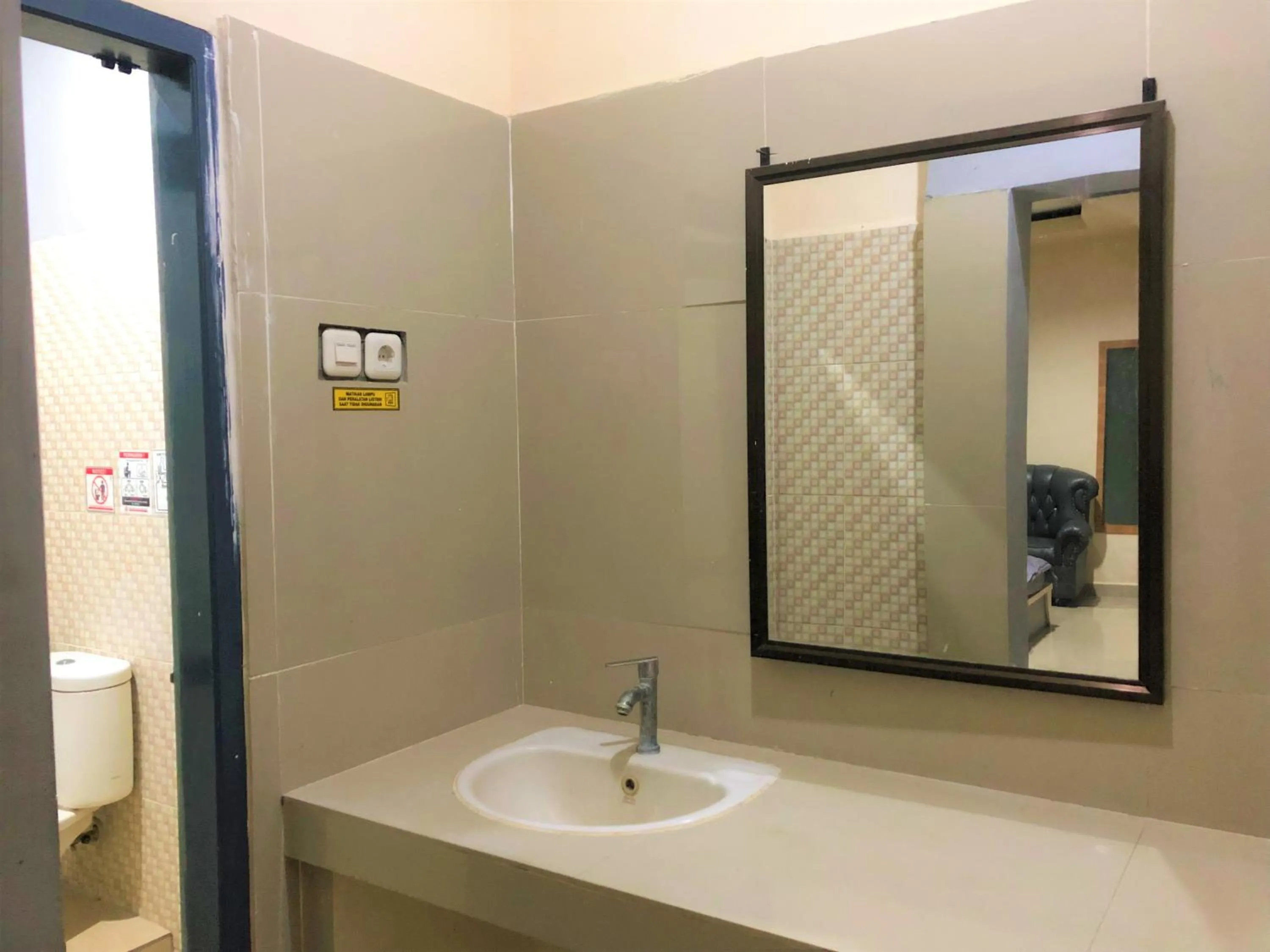 Bathroom in MS Hotel Pinrang Mitra RedDoorz