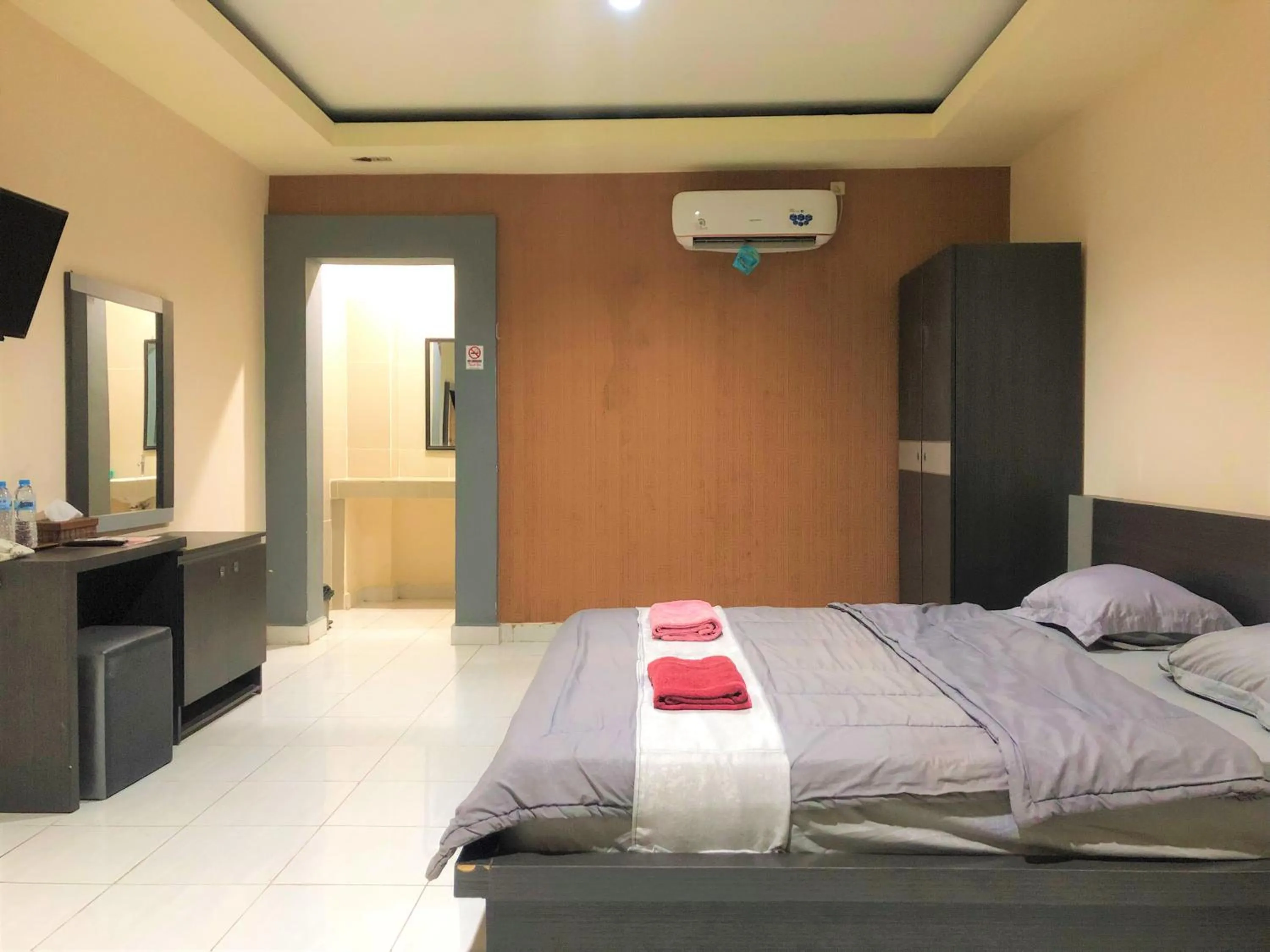 Bedroom, Bed in MS Hotel Pinrang Mitra RedDoorz