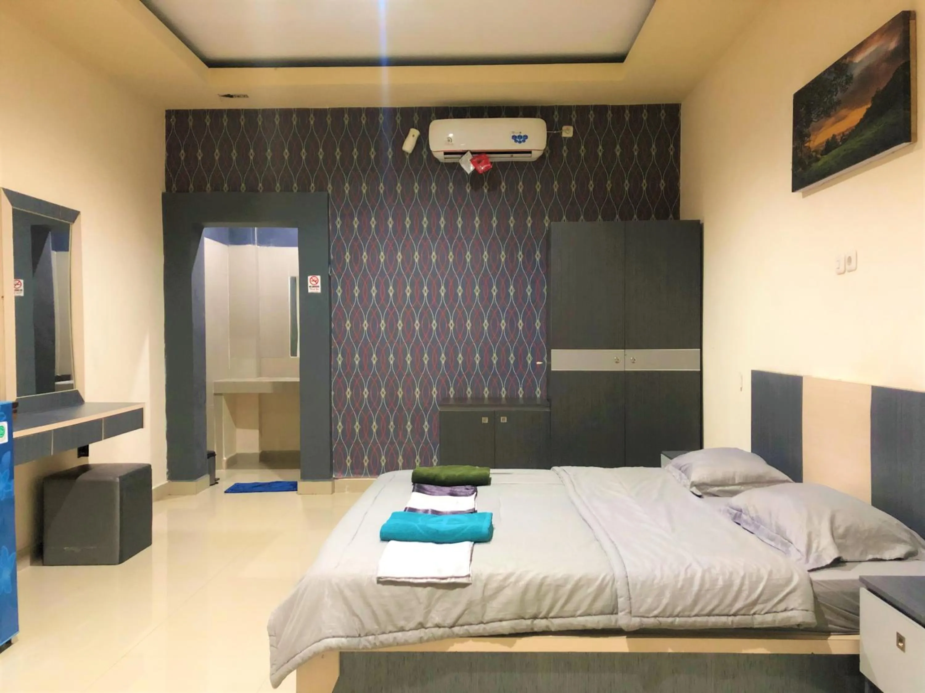 Bedroom, Bed in MS Hotel Pinrang Mitra RedDoorz