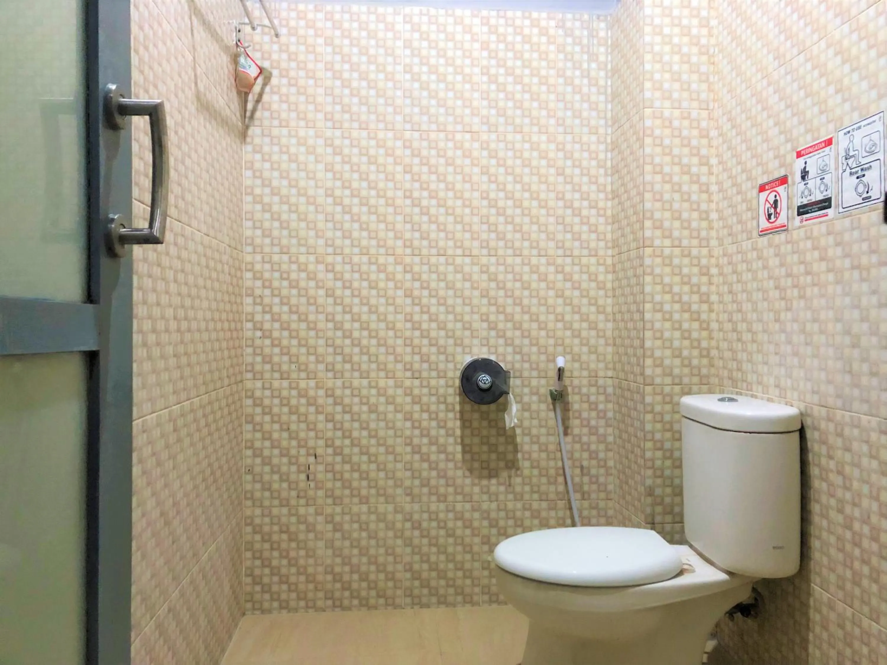 Bathroom in MS Hotel Pinrang Mitra RedDoorz